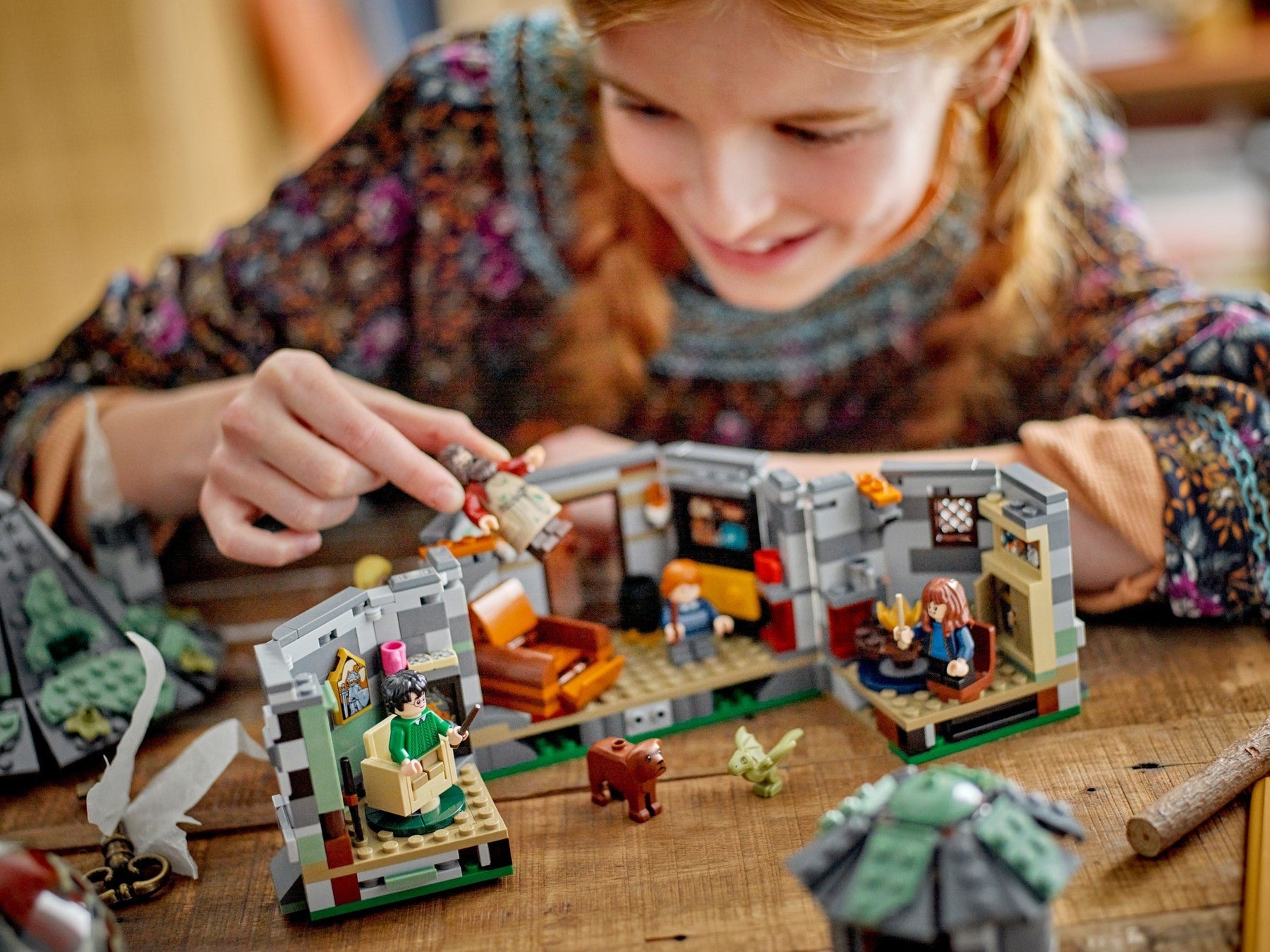 LEGO Harry Potter Hagrid's Hut An Unexpected Visit 76428 - SuperSaverAU - view 2