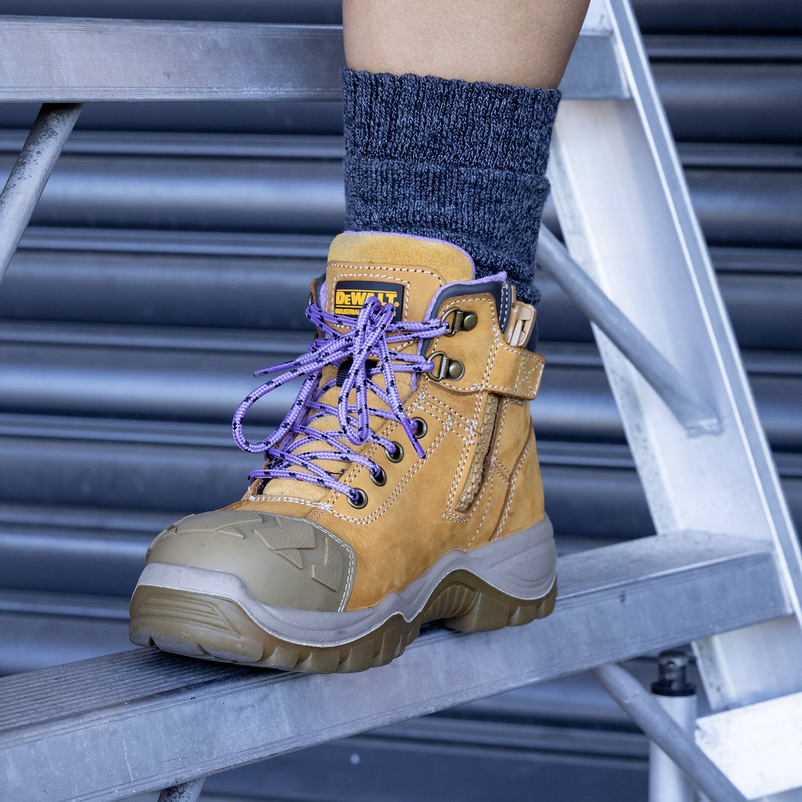 DeWALT Women's Wheat Ashton Pro Steel Cap Work Boot Size 6 - Water Resistant Nubuck, SRC