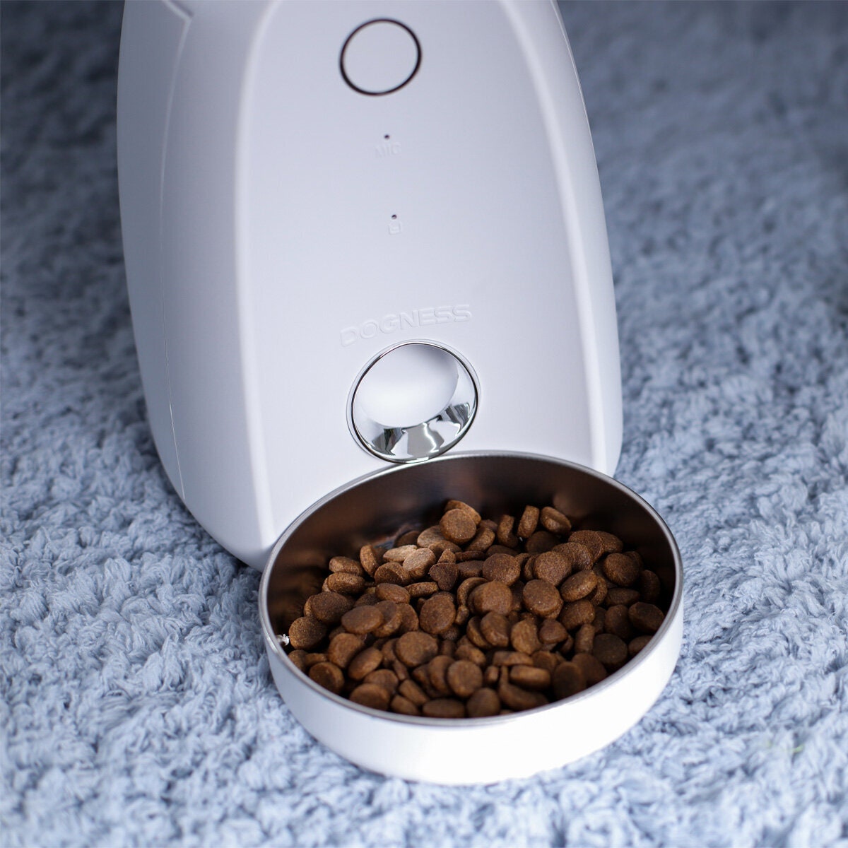 Dogness smart compact auto pet feeder - 2L hopper, app scheduling, 5 to 75g portions, Wi-Fi - 10426