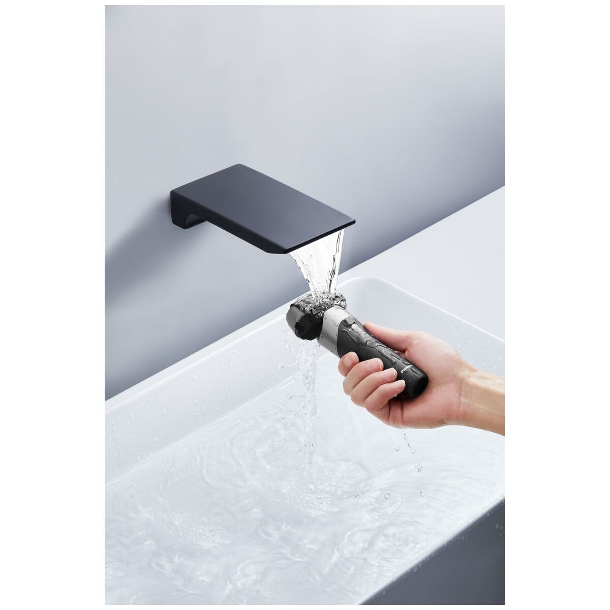 Panasonic Series 500 3-Blade Electric Shaver - Black - 10D Flexible Head, Wet and Dry, USB-C - ES-RM3FXK541