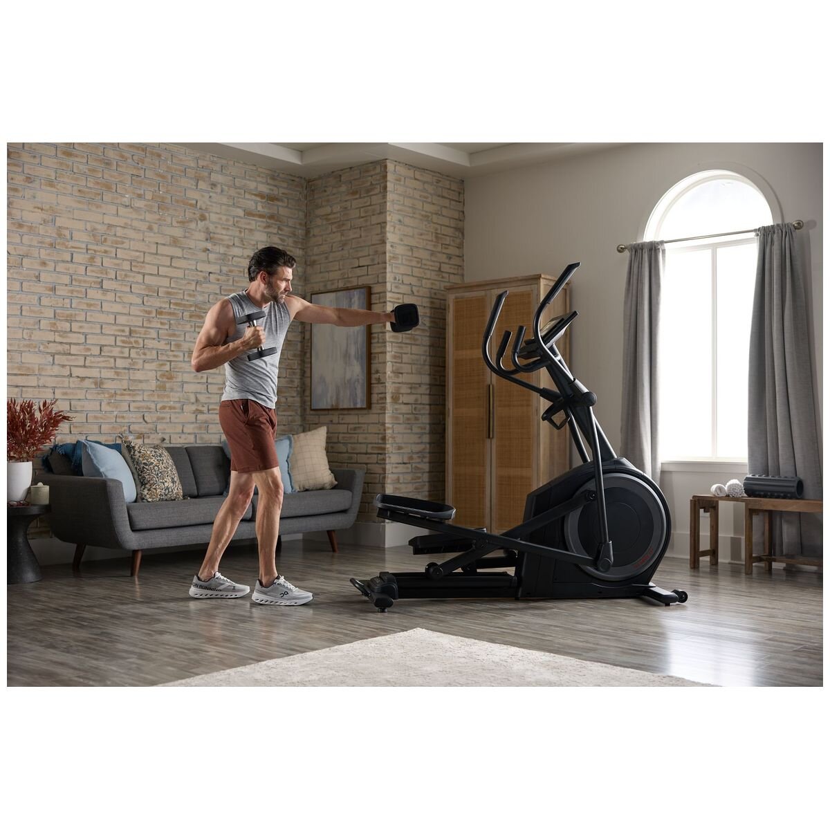 ProForm Carbon EL elliptical - 18 levels of silent magnetic resistance - 20 degree ramp - PFEL55925-INT