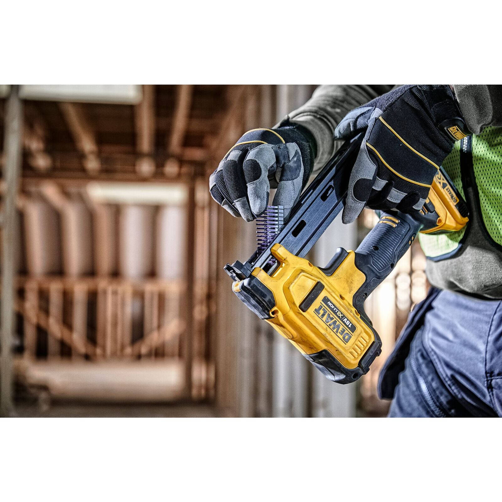 DeWALT 18V XR Electricians Stapler Cordless Bare Unit DCN701N-XJ