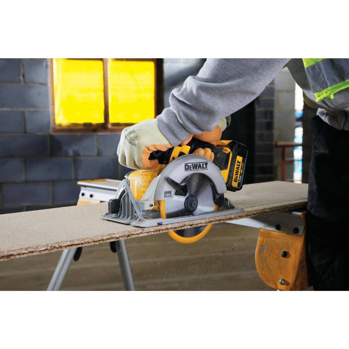 DeWALT Cordless Circular Saw - 165mm - Xenoy - Ergonomic Design - SuperSaverAU - view 2