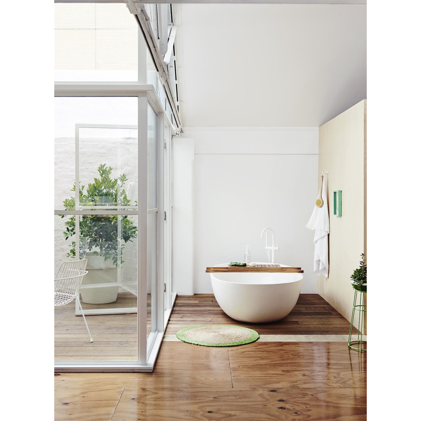 Dulux 2L Wash & Wear +PLUS Kitchen & Bathroom Low Sheen Vivid White