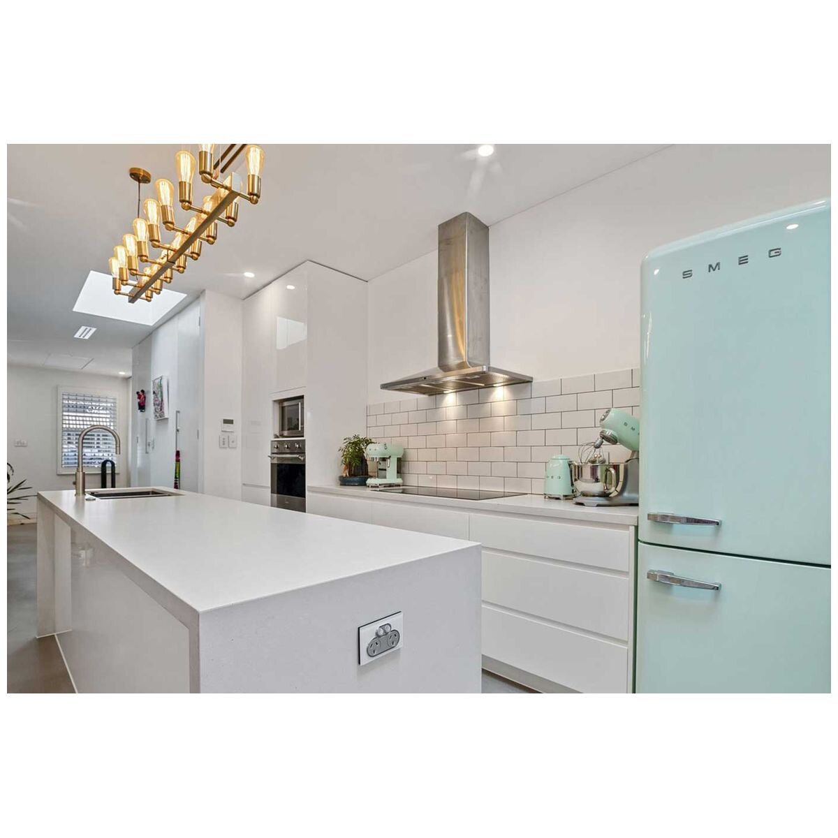 Schweigen 90cm Wall Mounted Canopy Rangehood - Stainless Steel, 1600m³/h, 5 Speeds - WM2190SPPAK