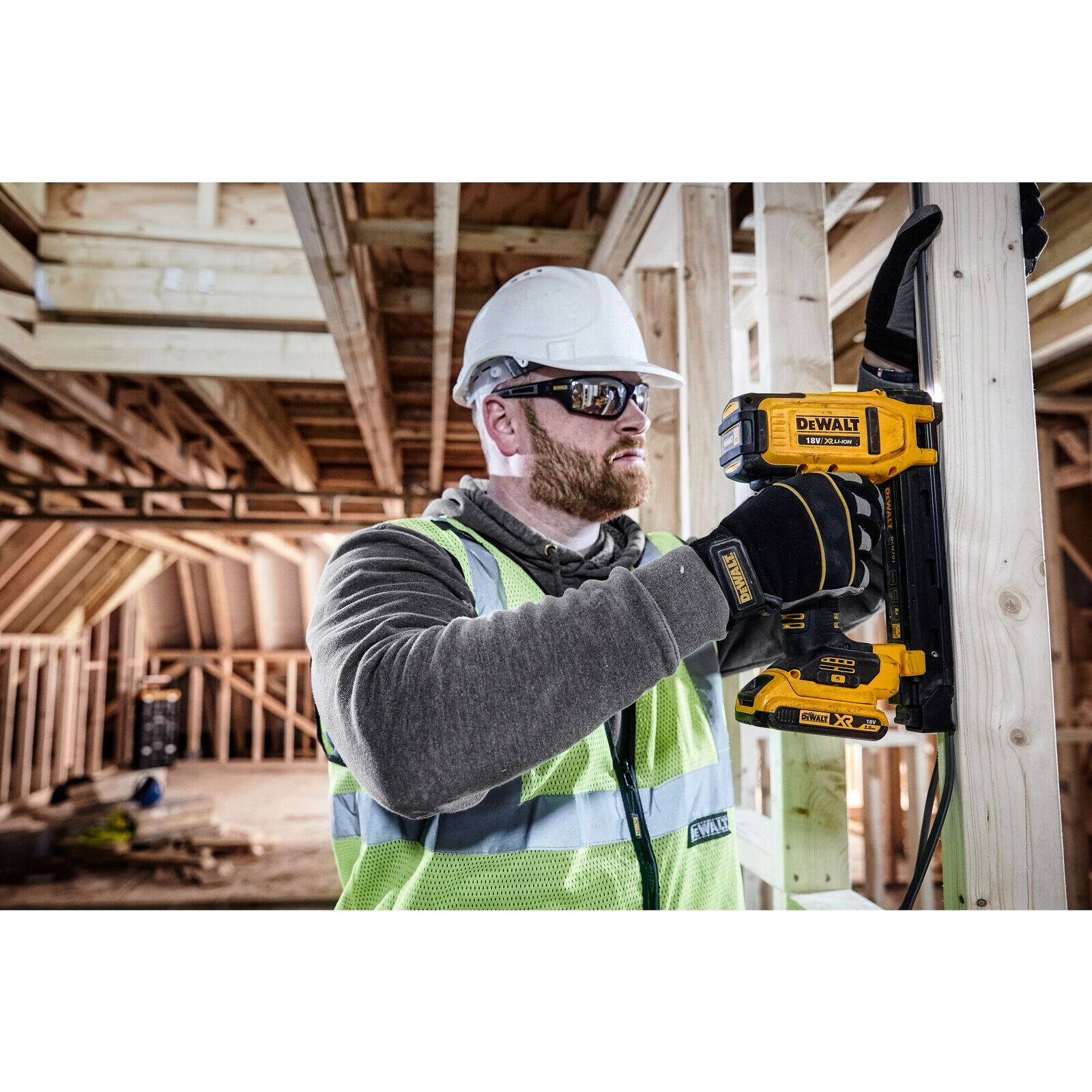DeWALT 18V XR Electricians Stapler Cordless Bare Unit DCN701N-XJ