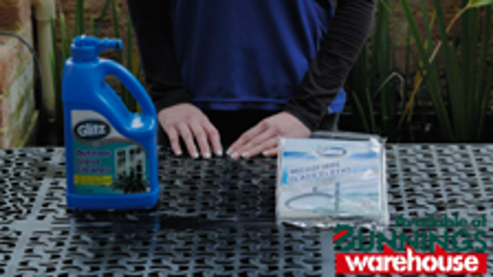 Glitz 2L Ready-To-Use Outdoor Glass Cleaner with Click & Spray