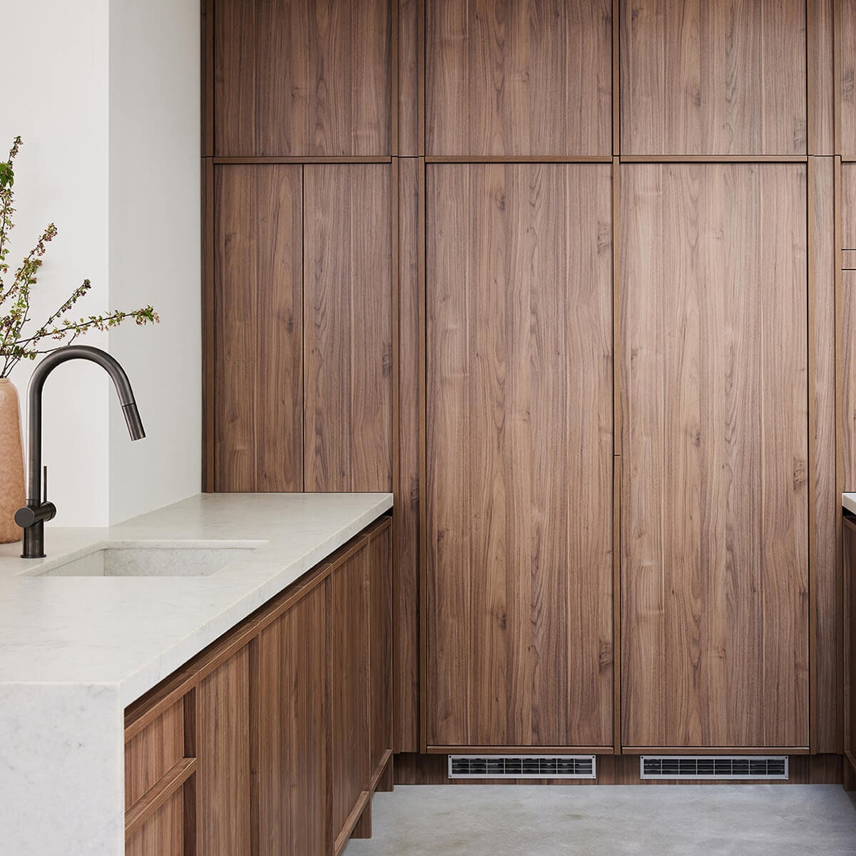 Artusi 280L Fully Integrated Refrigerator - Frost Free, Touch Control, 41dB Noise Level - AINT5100