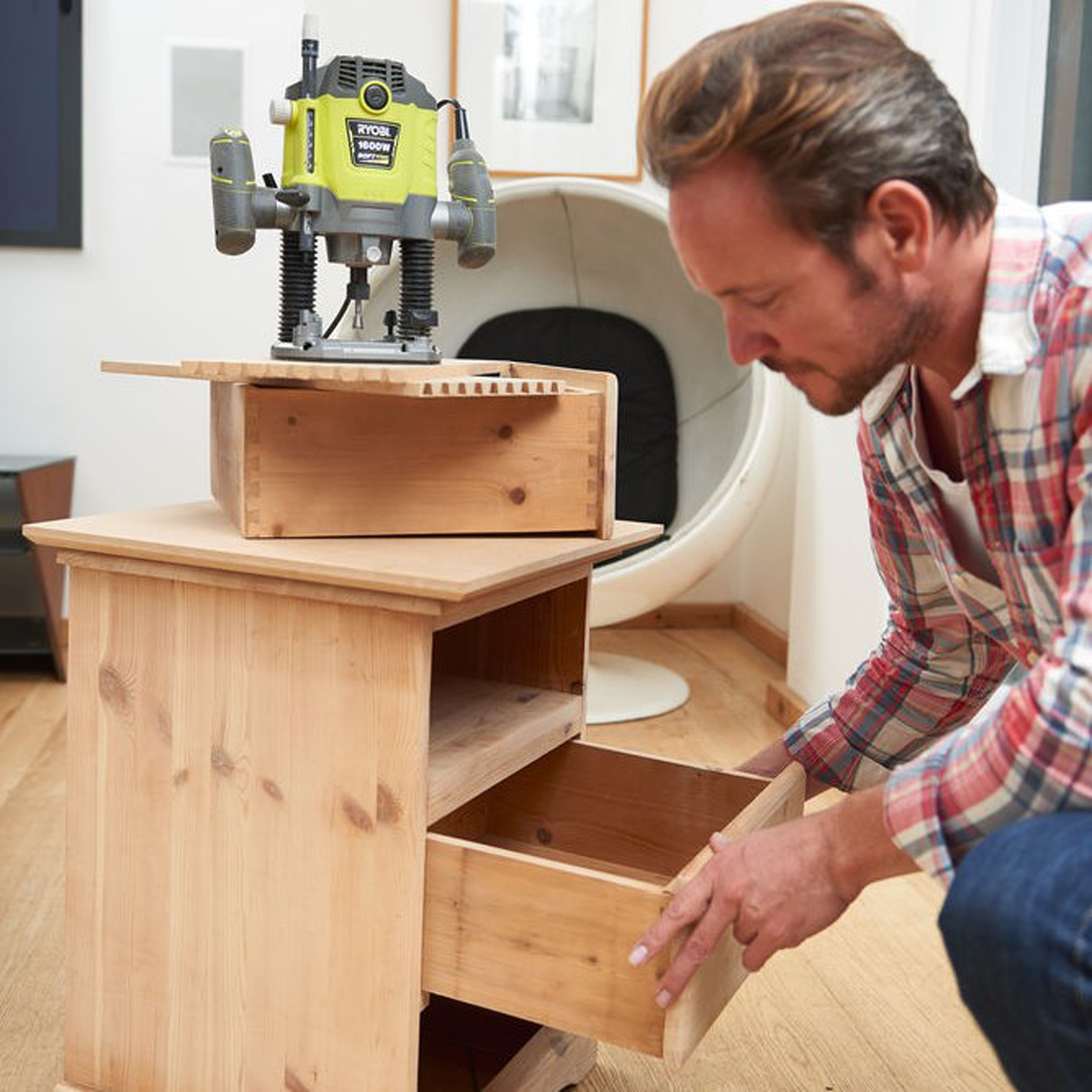 Ryobi 1600W Plunge Router, Variable Collet Size, Hypergreen RRT1600-S