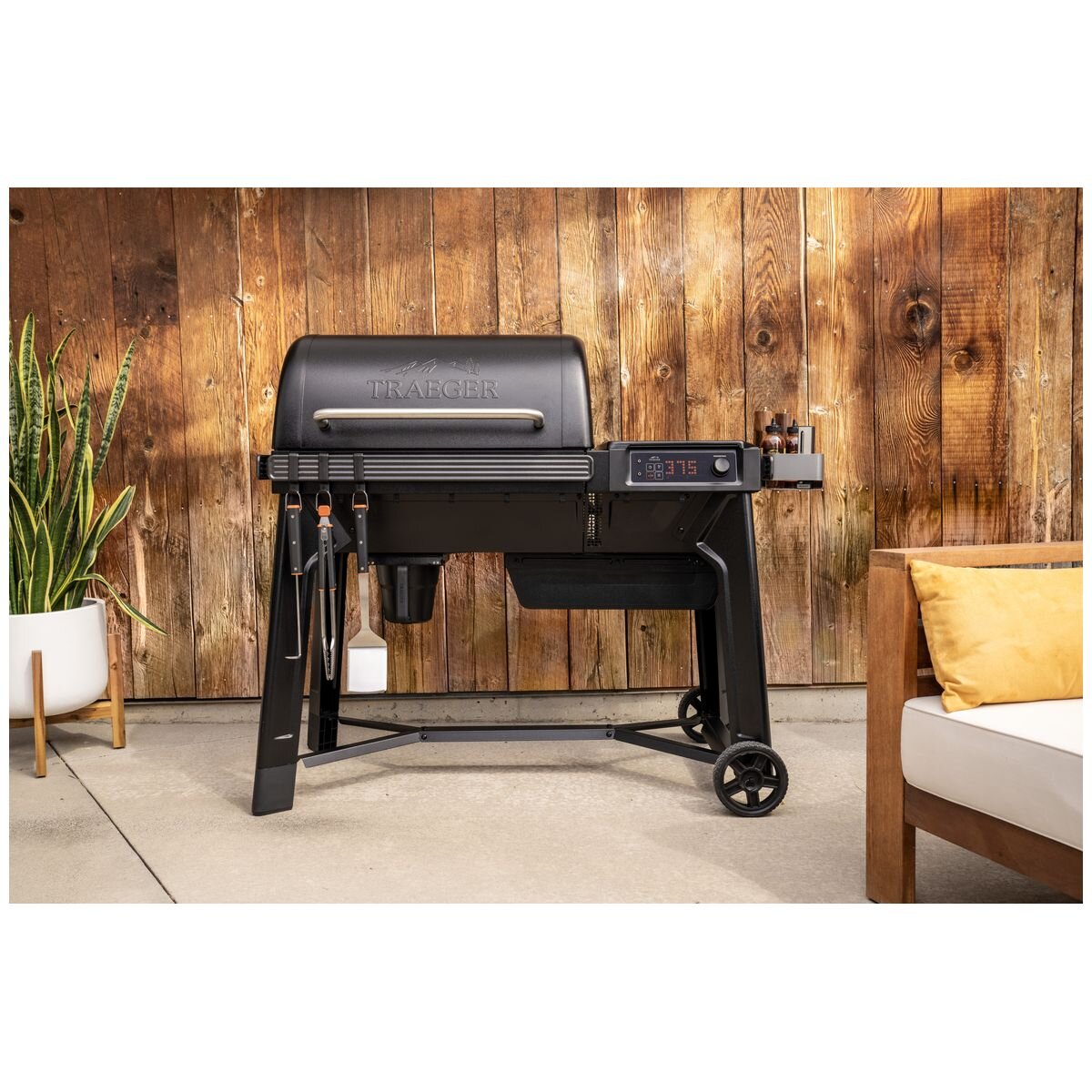 Traeger Woodridge WiFIRE pellet grill - black powder-coated finish, six cooking methods - TFB86MLHI