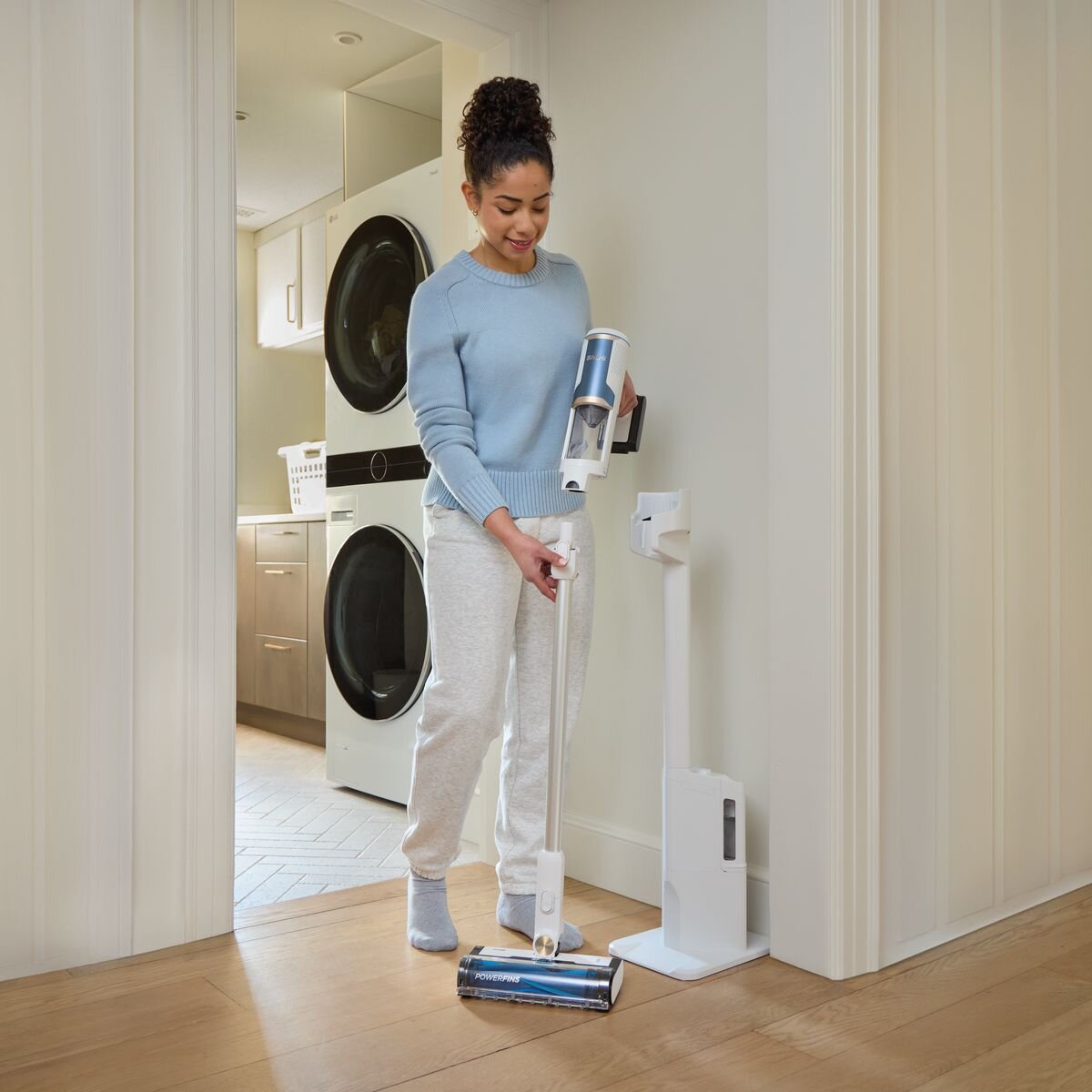 Shark Clean and Empty cordless stick vacuum - 1.3L auto-empty base, up to 40 minutes, handheld mode - BU3521