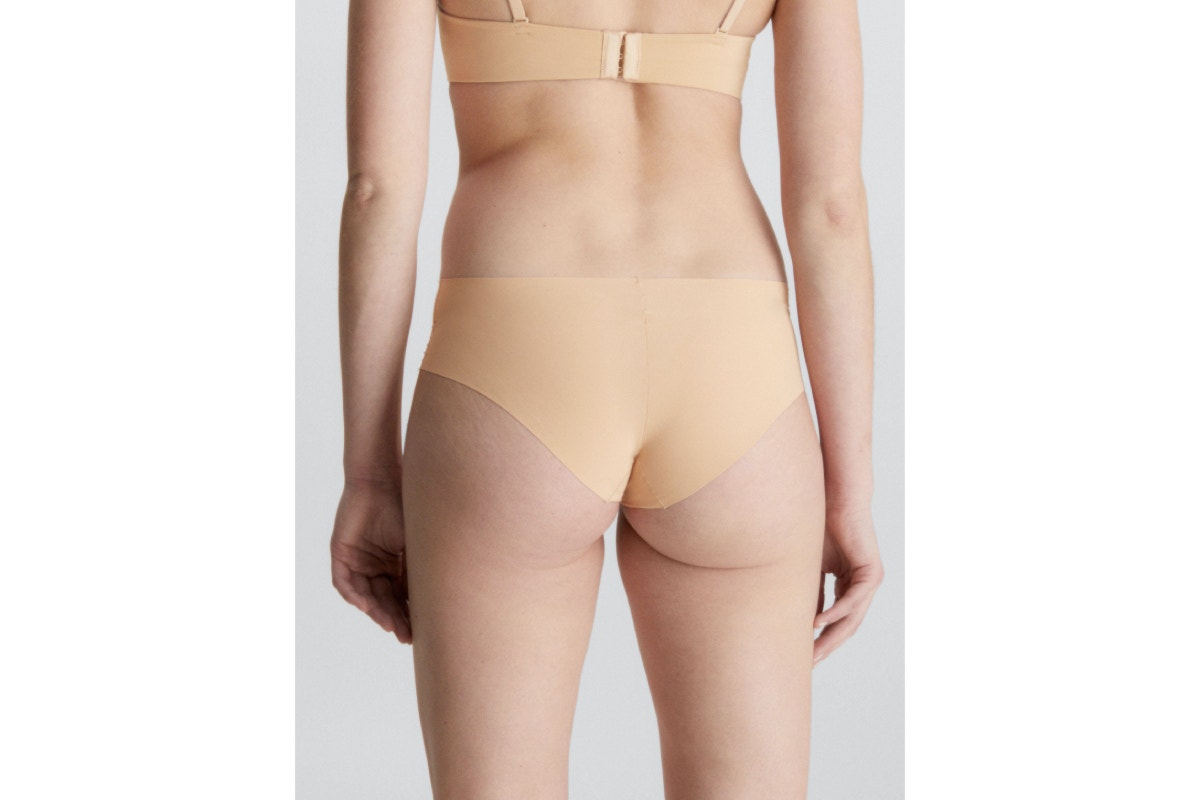Calvin Klein Women's Invisibles Hipster (Light Caramel, Size S)