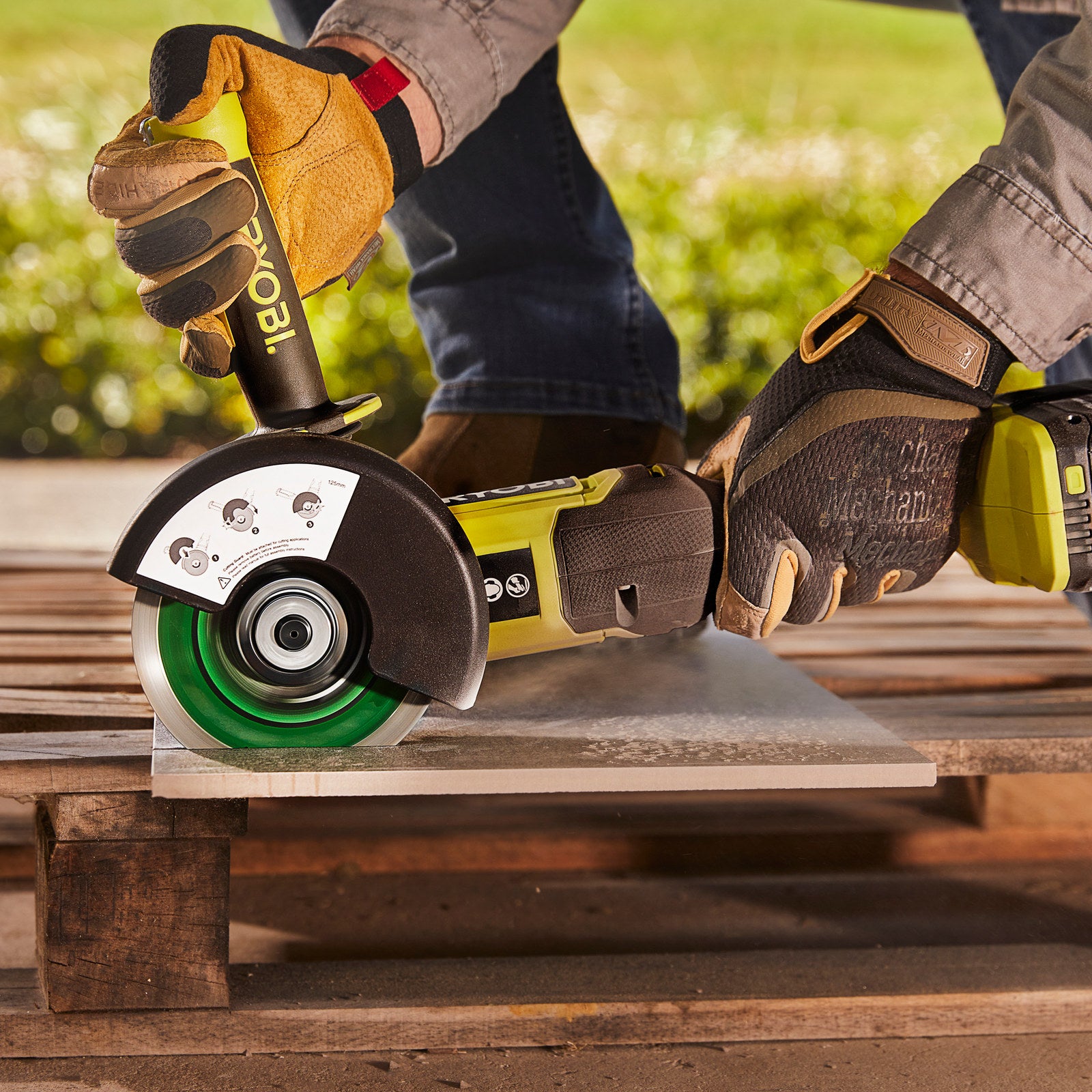 Ryobi ONE+ 18V 125mm 9000rpm Angle Grinder Cordless Tool Only R18AG1