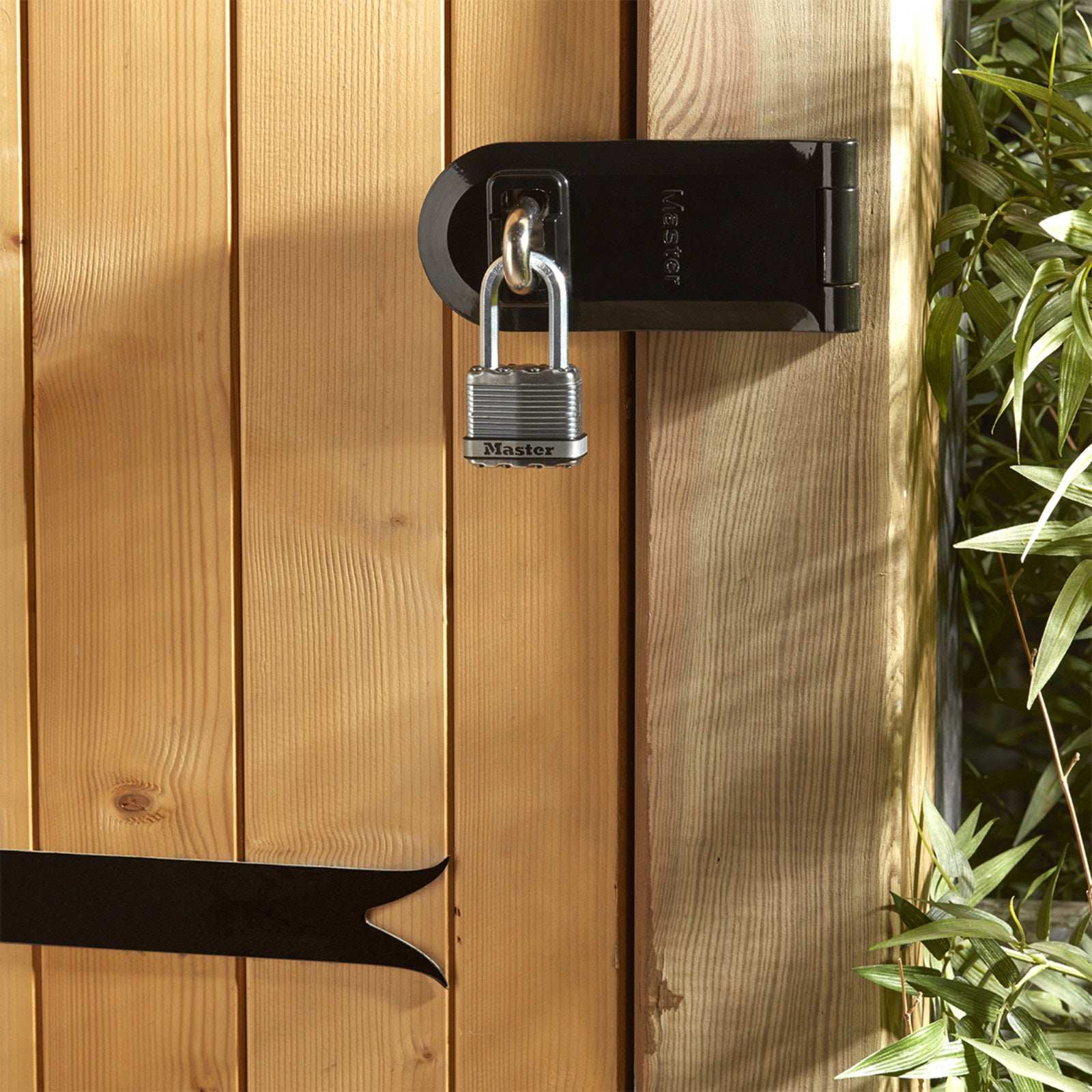 Master Lock 51mm Magnum Laminated Steel Padlock 38mm Shackle