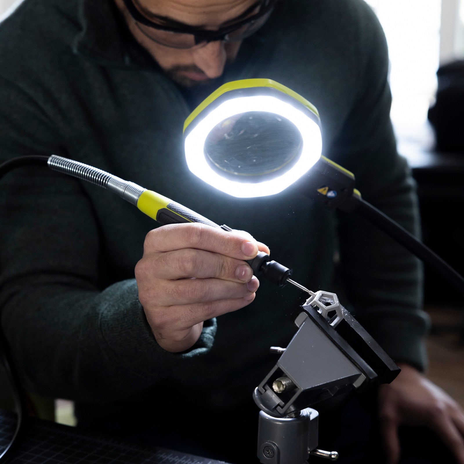 Ryobi 18V ONE+ Magnifying Clamp Light RML18 - Tool Only