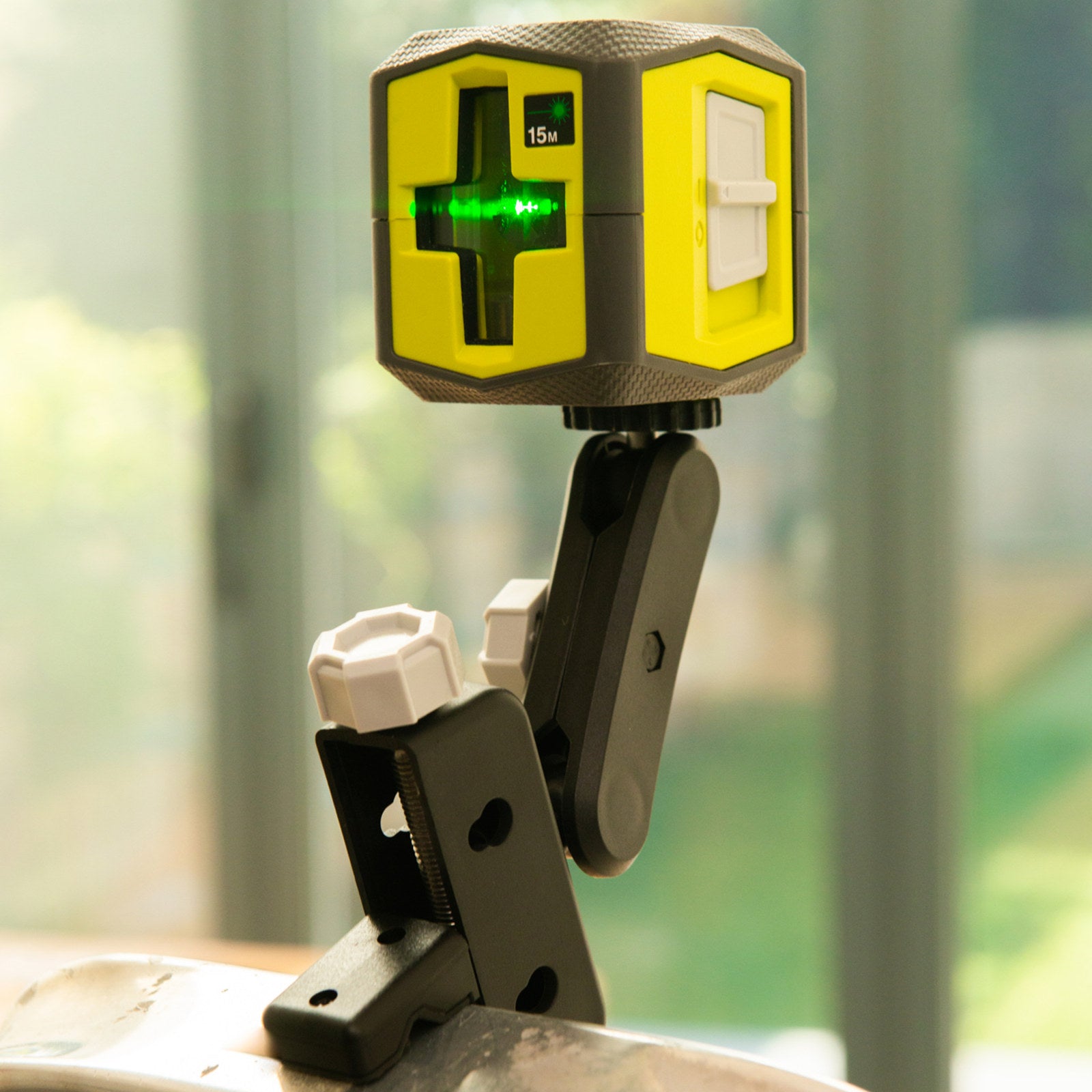 Ryobi 15m Green Cross Line Laser - Self-Levelling (RLL15GN)