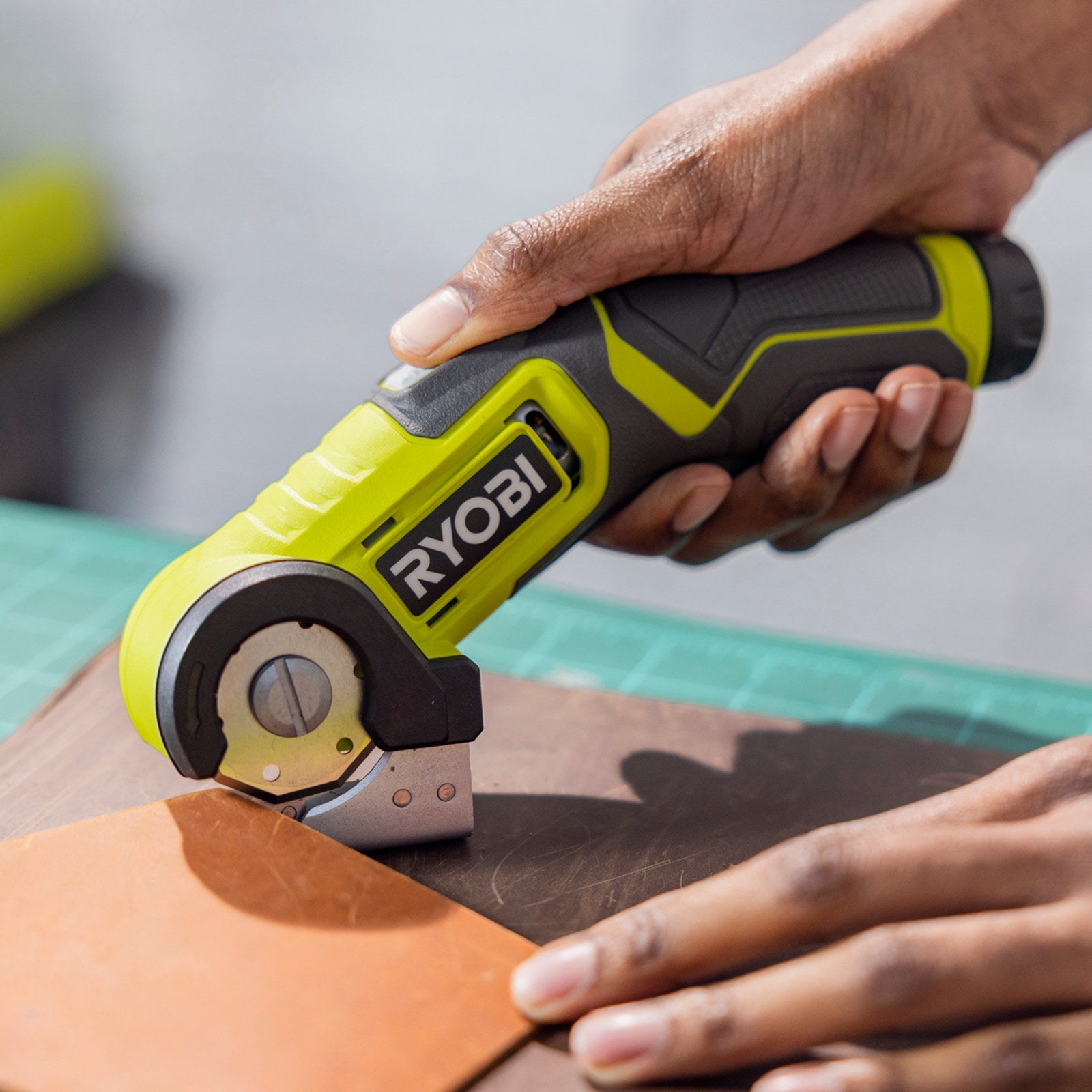 Ryobi USB Lithium Power Cutter 2Ah Kit (RCT4K)