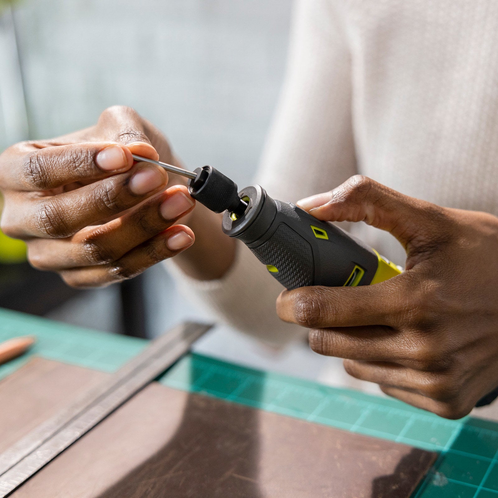 Ryobi USB Lithium 4V Rotary Tool 2Ah Kit (RRT4K)