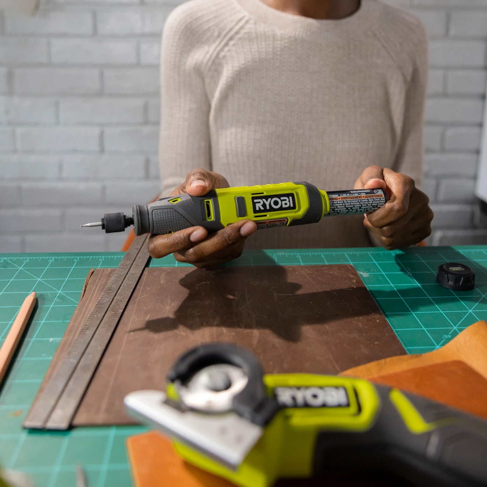 Ryobi USB Lithium 4V Rotary Tool 2Ah Kit (RRT4K)