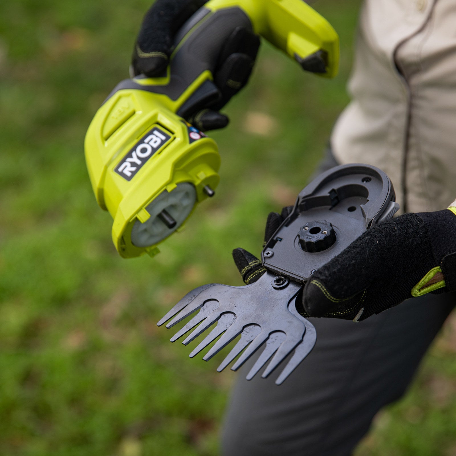 Ryobi 18V ONE+ Cordless 200mm Hedge & Grass Shears R18HTR130, Tool Only