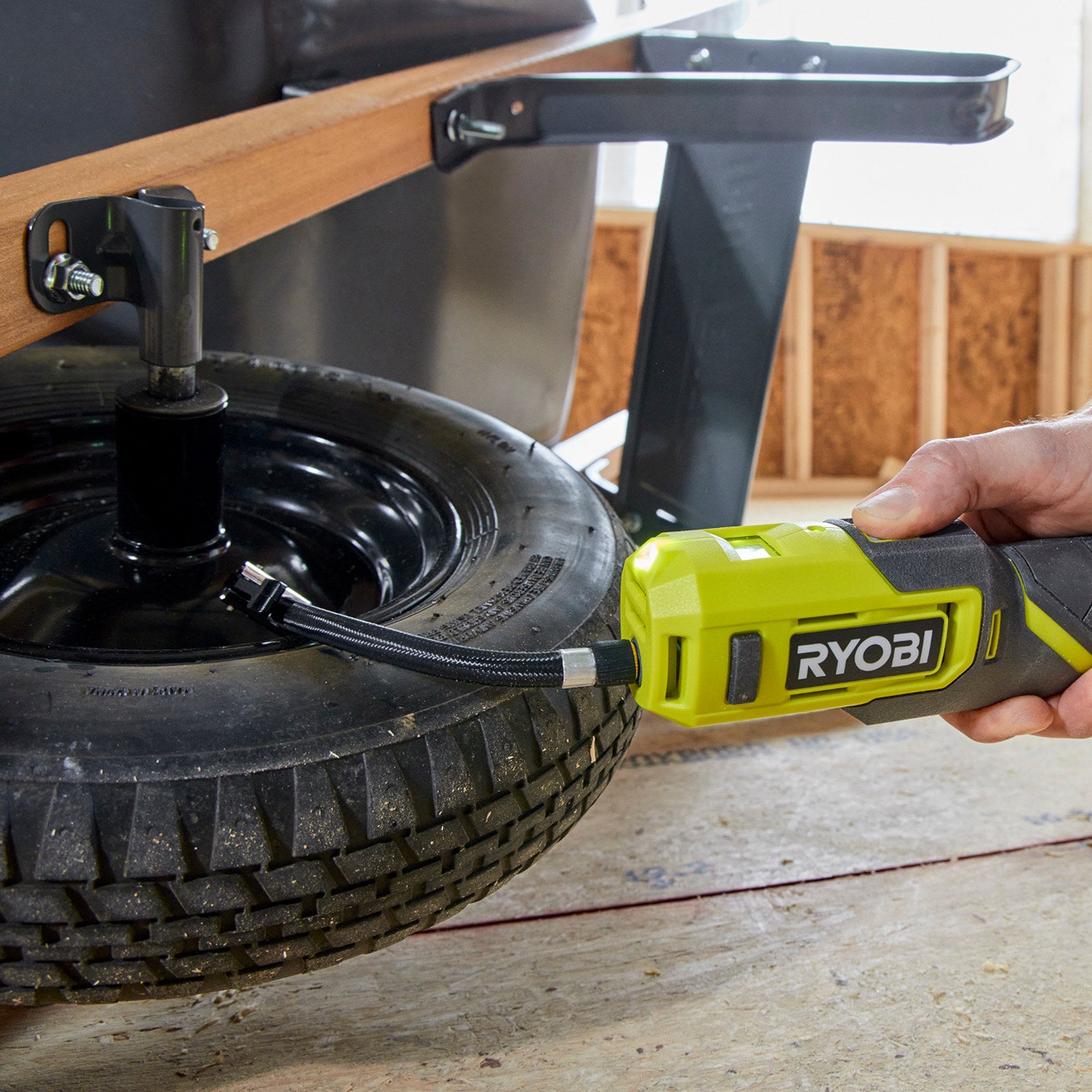 Ryobi USB Lithium High Pressure Inflator 2Ah Kit Portable 100psi RI4K