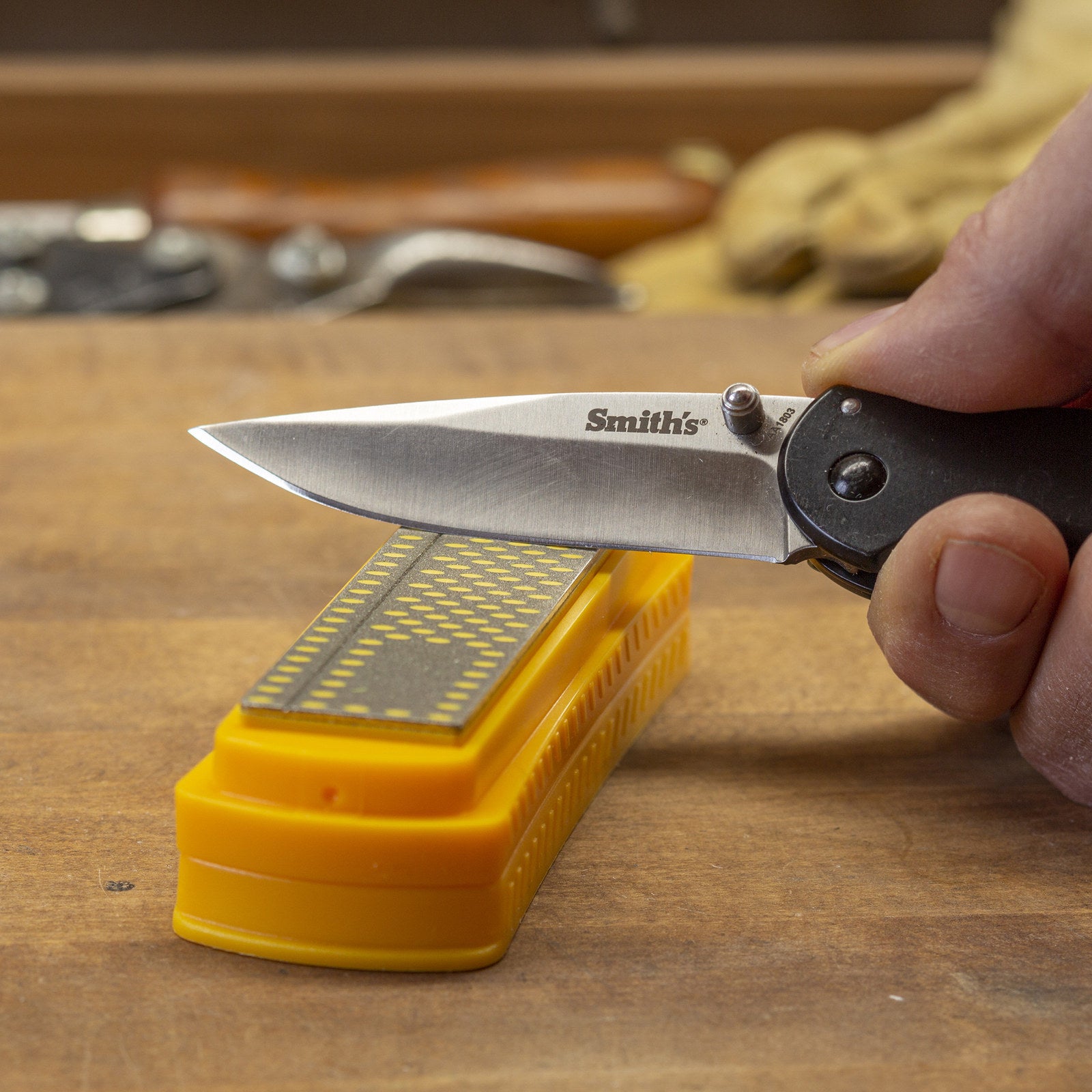 Smith's 4" Coarse Diamond Sharpening Stone with Cover for Knives