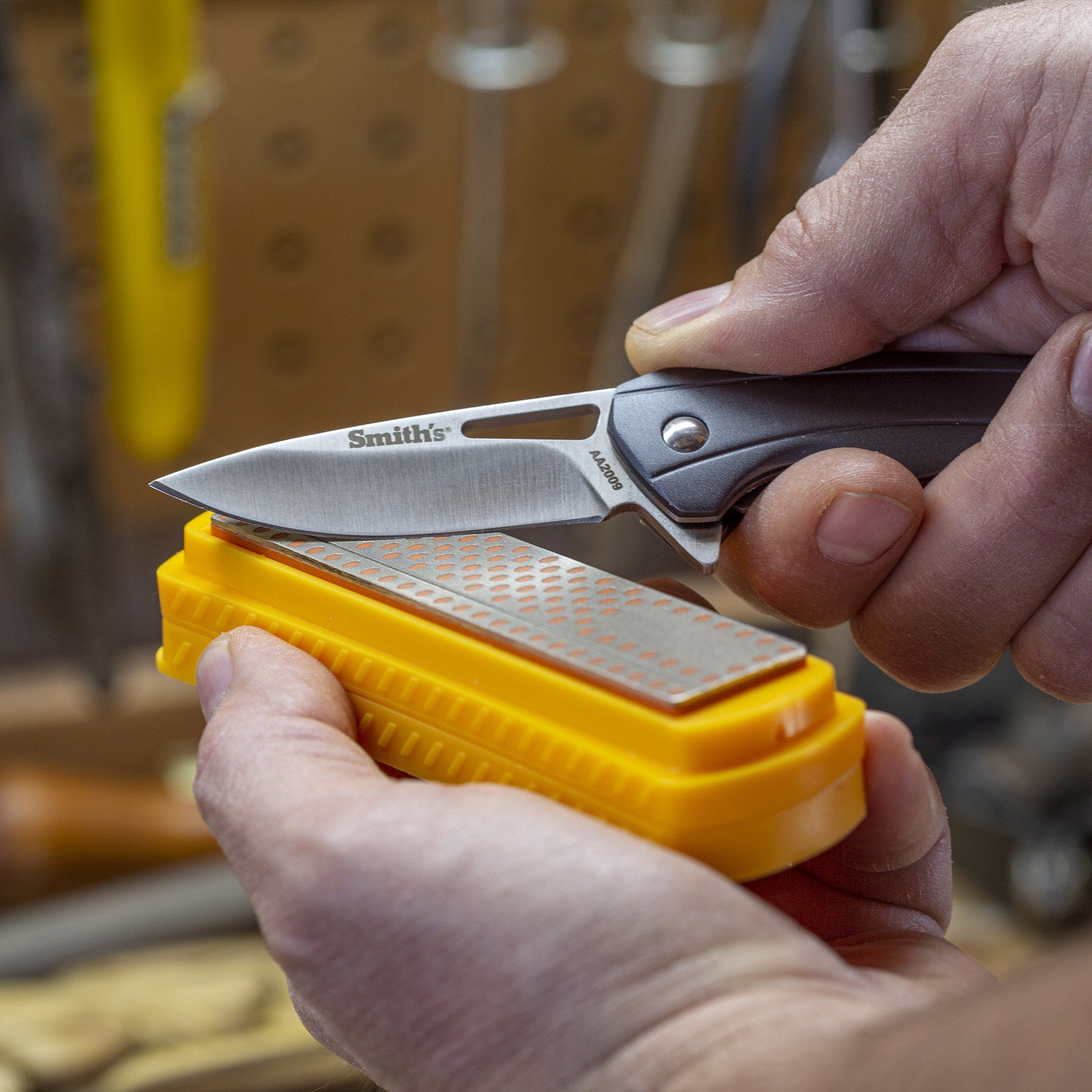 Smith's 4" Fine Diamond Sharpening Stone with Cover for Knives