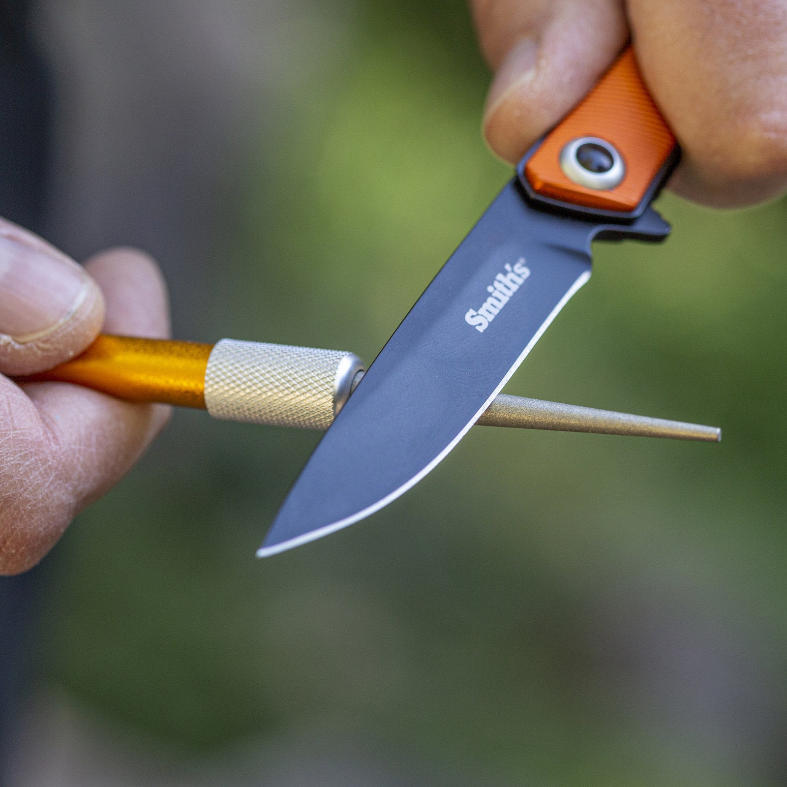 Smith's Diamond Retractable Knife Sharpener, Diamond-Coated Steel, Serrated & Straight