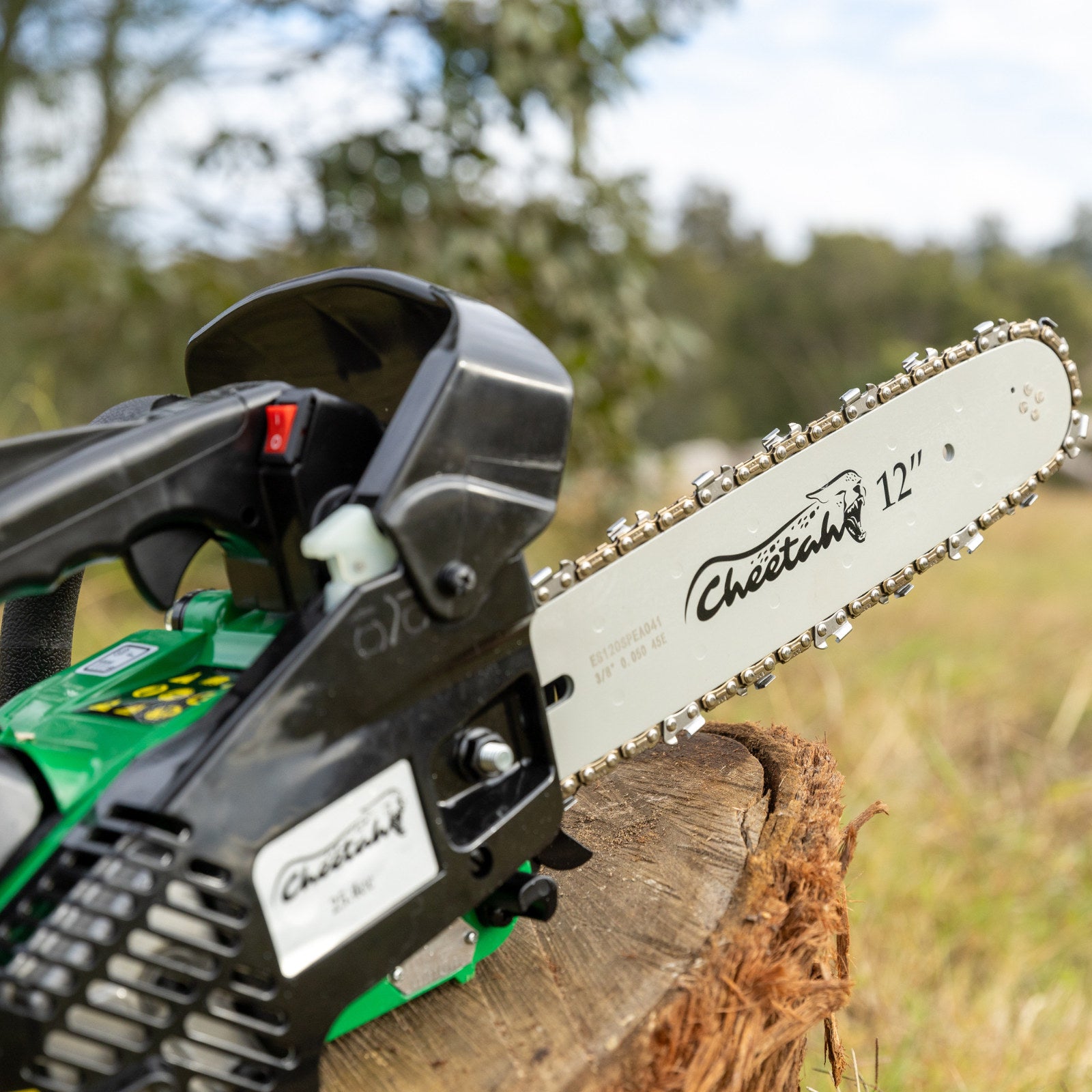 Cheetah 12 Inch 2-Stroke 25.4cc Chainsaw, 30.5cm Bar, 3/8" LP Chain 1697581