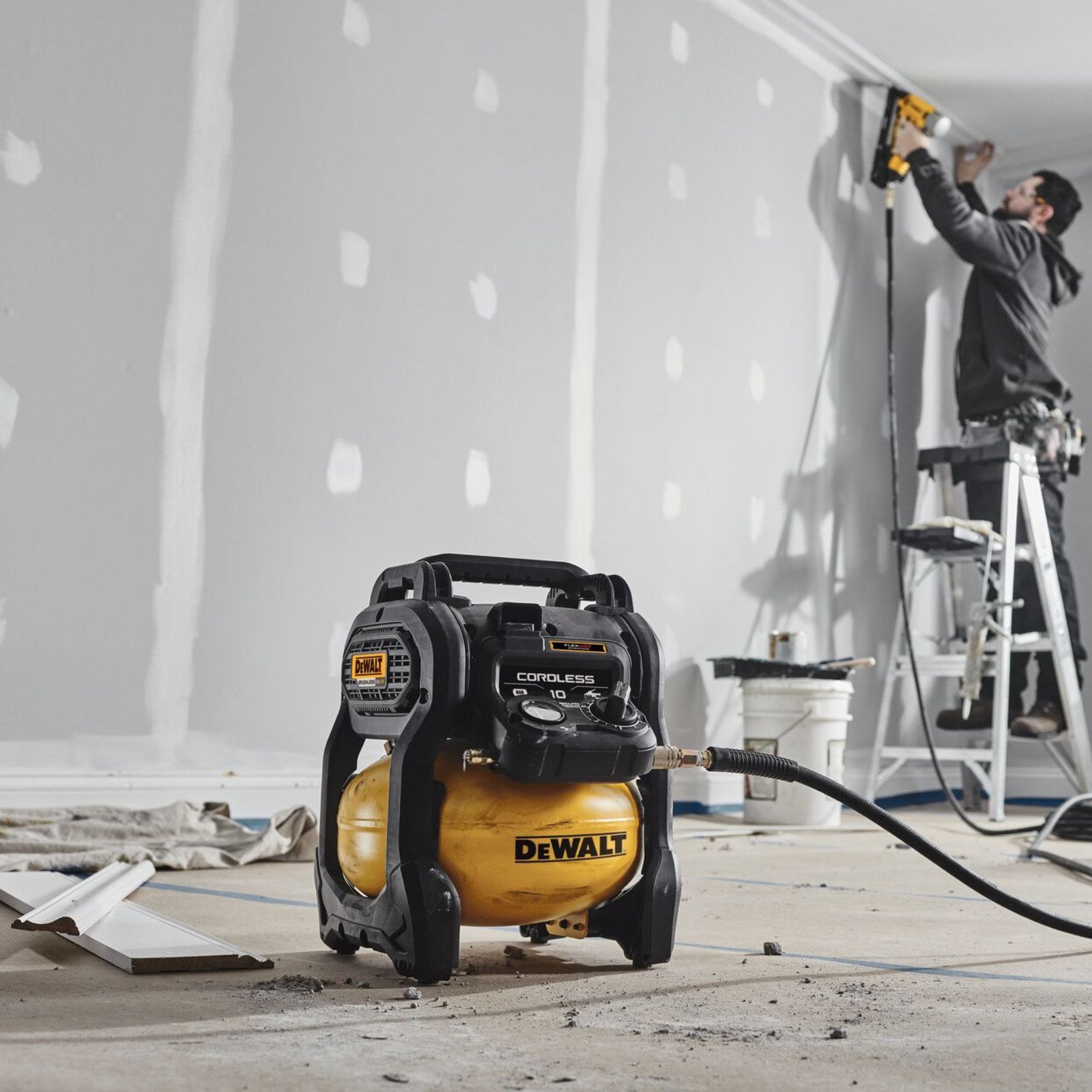 DeWALT 18V 10L Brushless Cordless Air Compressor DCC1018N-XJ - Skin Only
