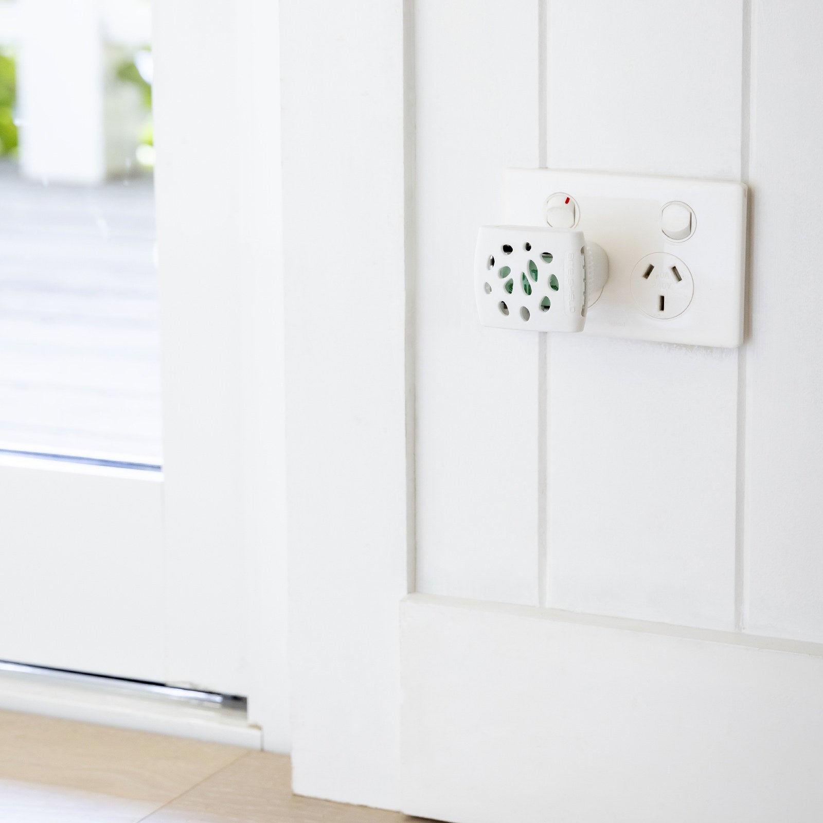 Bite Shield Natural Plug-In Mosquito Repeller, Indoor, Plant-Based Pyrethrum, BSH-ED93