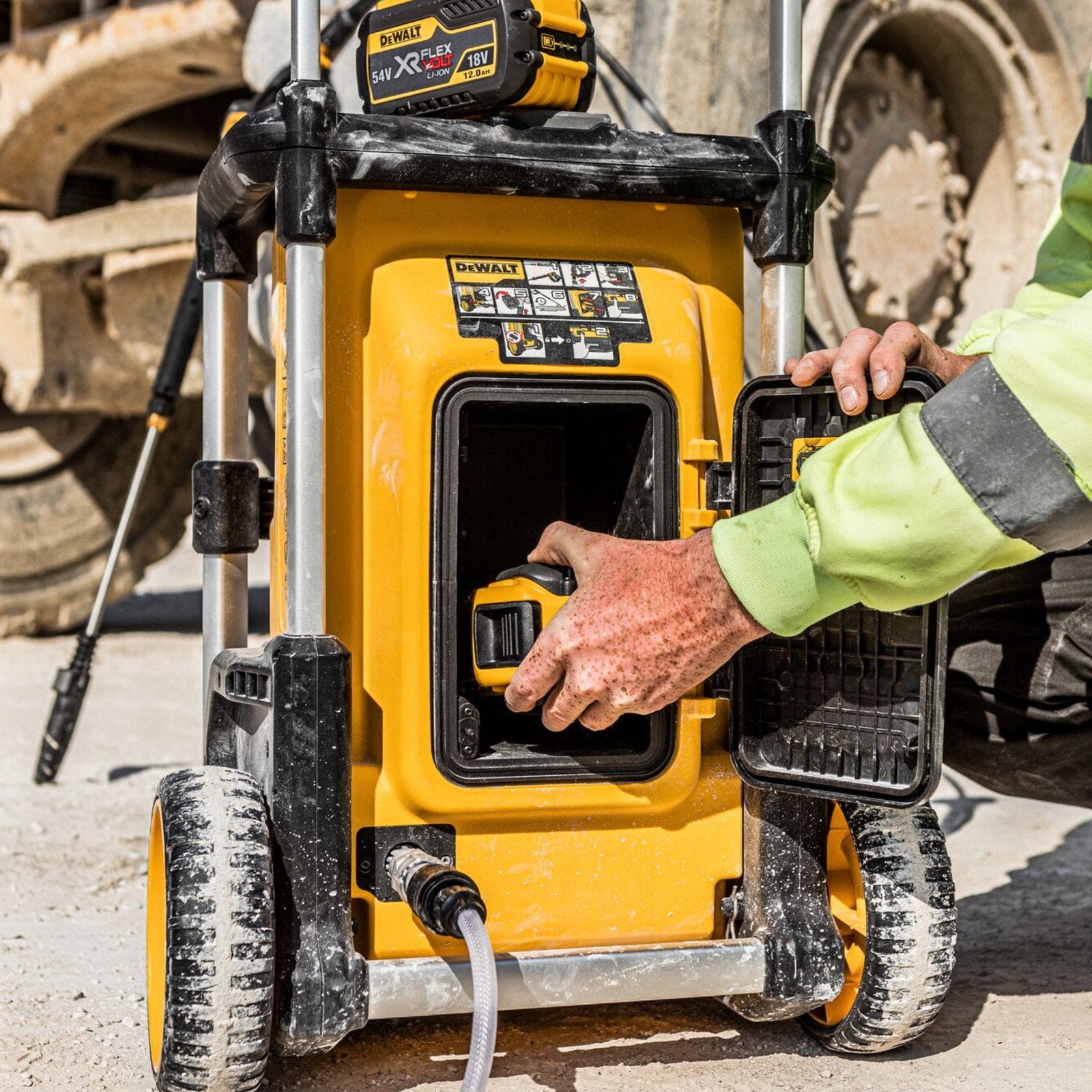 DeWALT 2 x 18V XR Cordless Pressure Washer 1600 PSI - Skin Only DCMPW1600N-XE