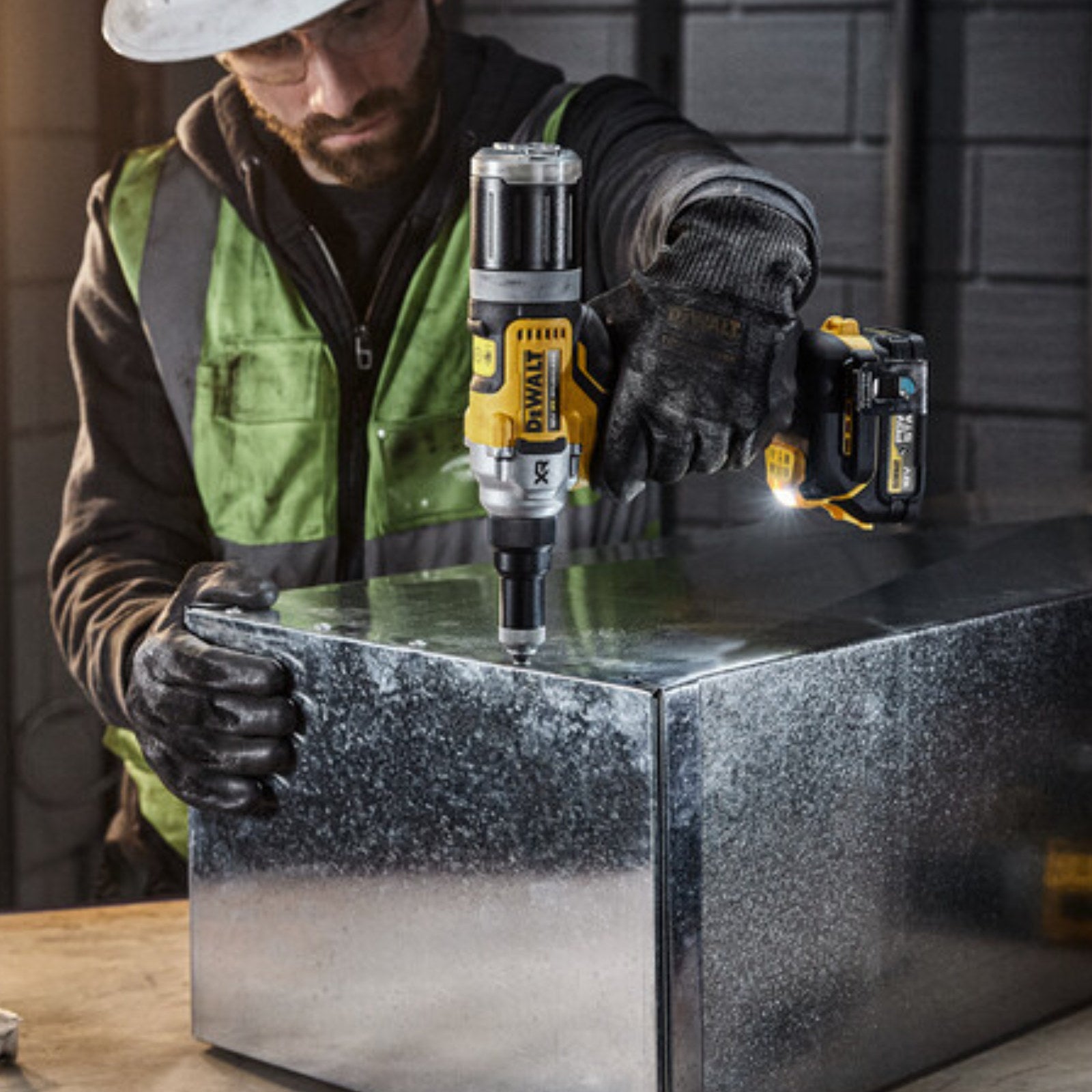 DeWALT 18V 6.4mm Cordless Rivet Gun DCF414NT-XJ - Bare Unit