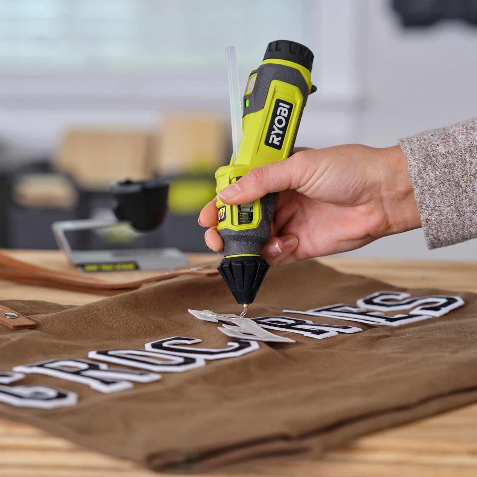 Ryobi USB Lithium Glue Pen 2Ah Kit RGP4K - Cordless with Sliding Glue Lever