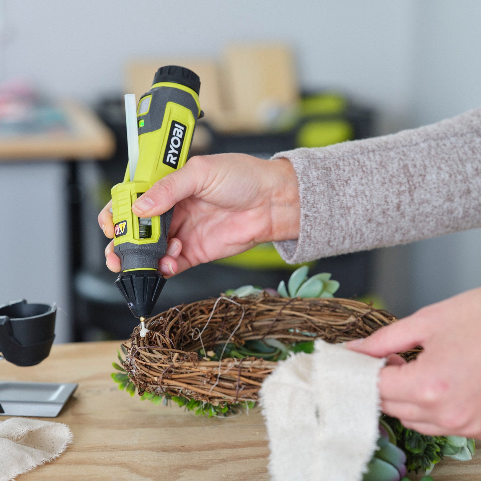 Ryobi USB Lithium Glue Pen 2Ah Kit RGP4K - Cordless with Sliding Glue Lever