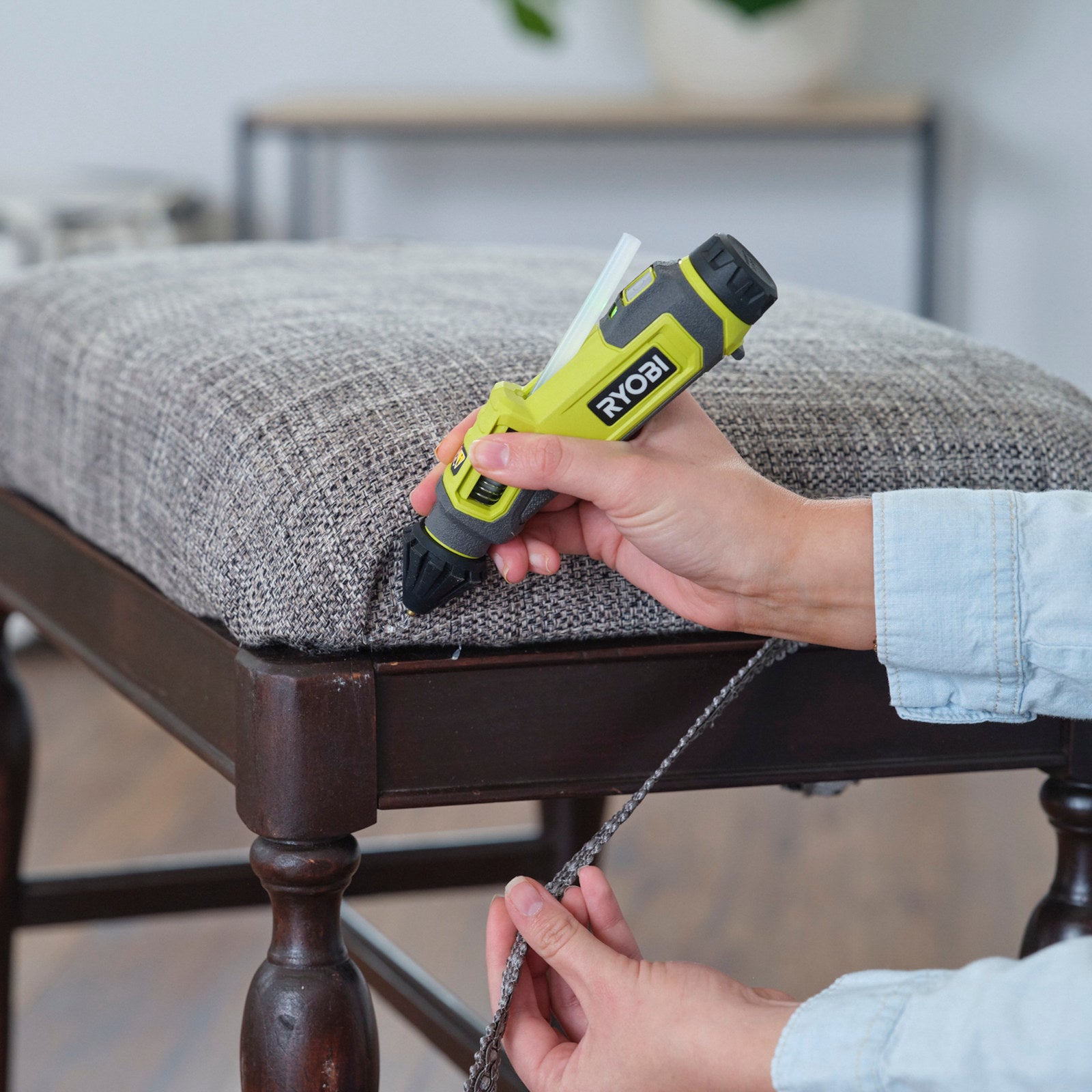 Ryobi USB Lithium Glue Pen 2Ah Kit RGP4K - Cordless with Sliding Glue Lever