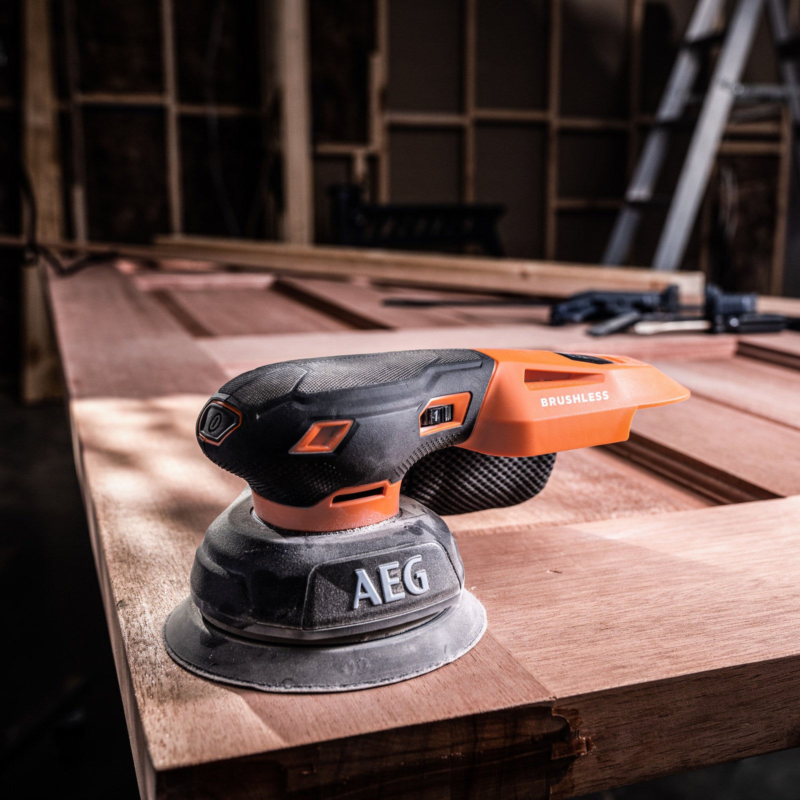 AEG 18V Brushless Sub Compact 125mm Random Orbital Sander A18SROSBL0 - Skin Only