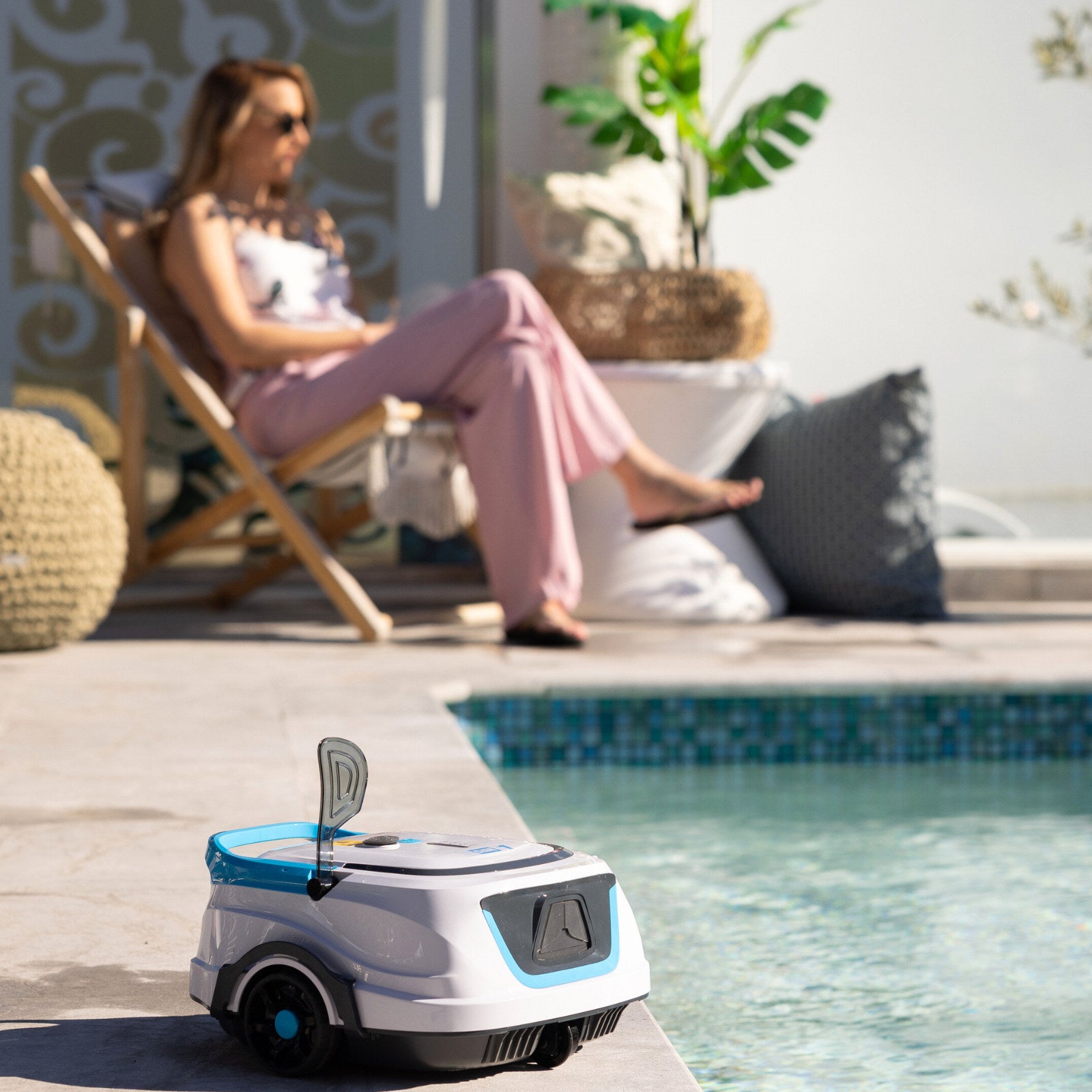 Hy-Clor i1 Cordless Robotic Pool Cleaner
