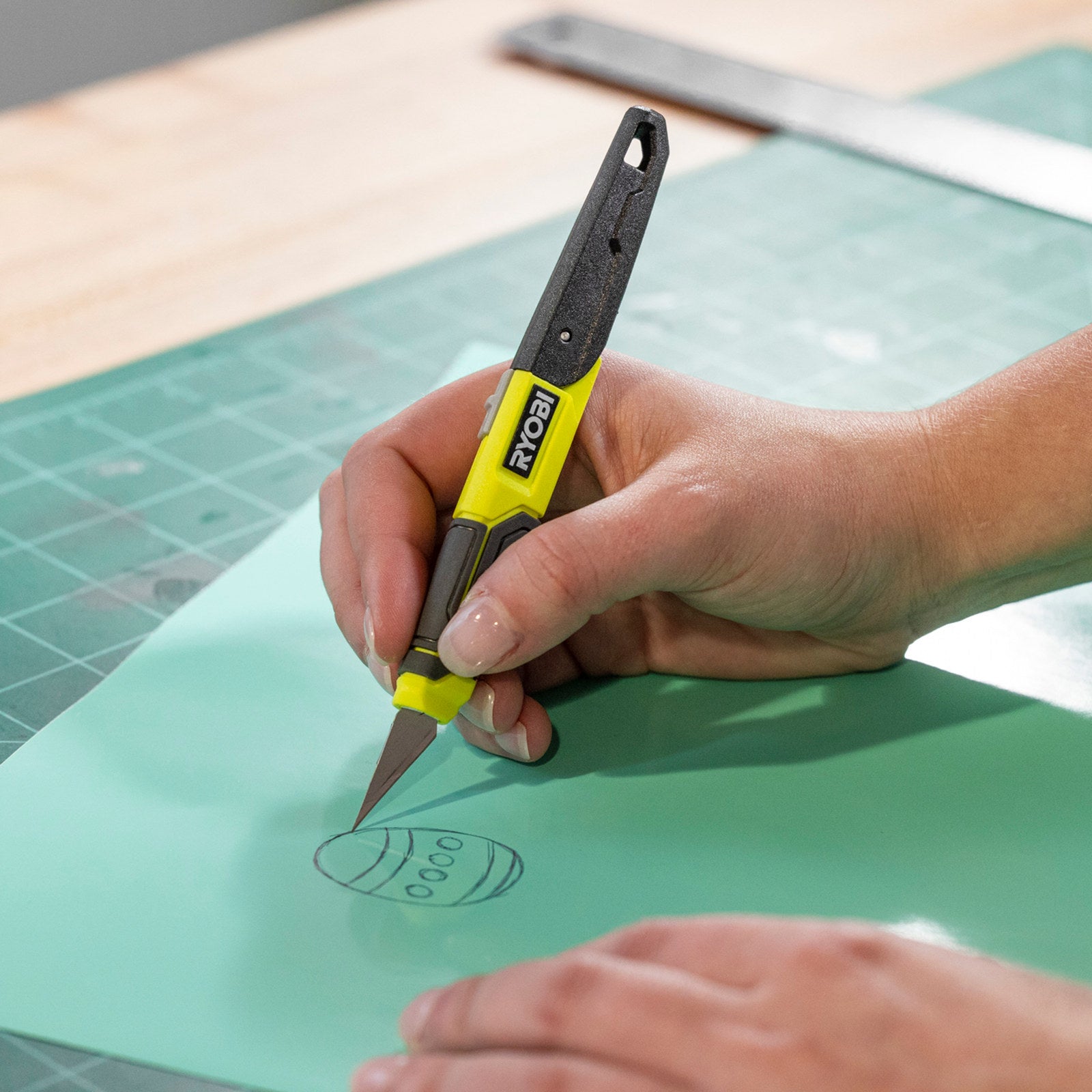 Ryobi Quick Change Hobby Knife with 3 Blades & Slide-Switch Blade Change