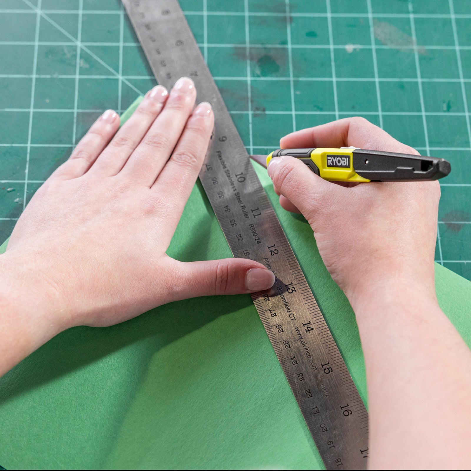 Ryobi Quick Change Hobby Knife with 3 Blades & Slide-Switch Blade Change