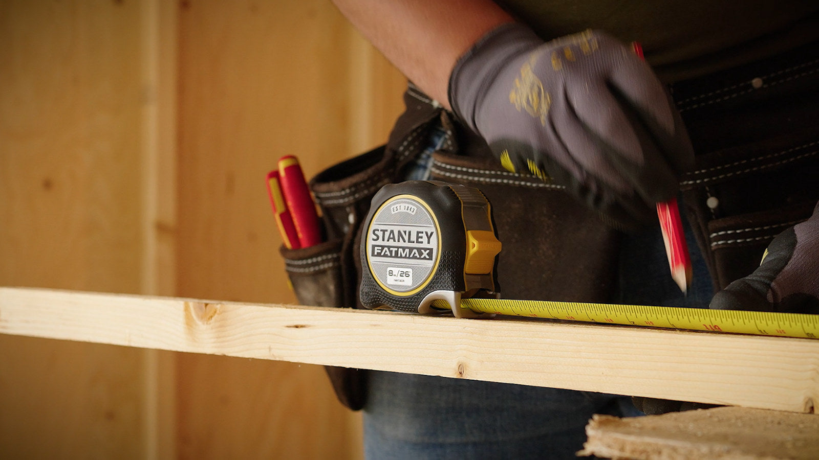 Stanley FatMax Xtreme Tape Measure 8m Lockable with Belt Clip FMHT38219-3