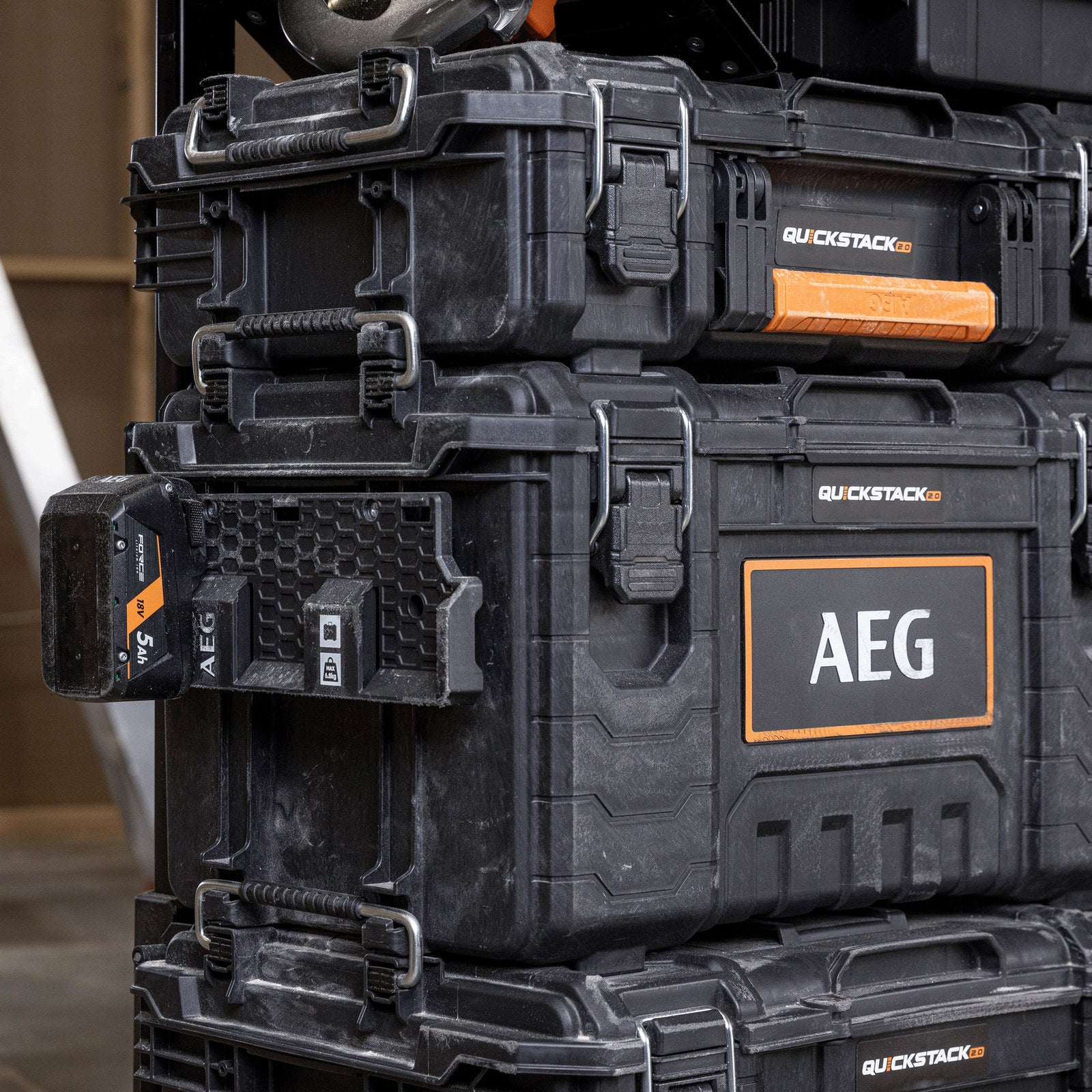 AEG 3 Port 18V Battery Holder Wall and Bench Mount AQSBH