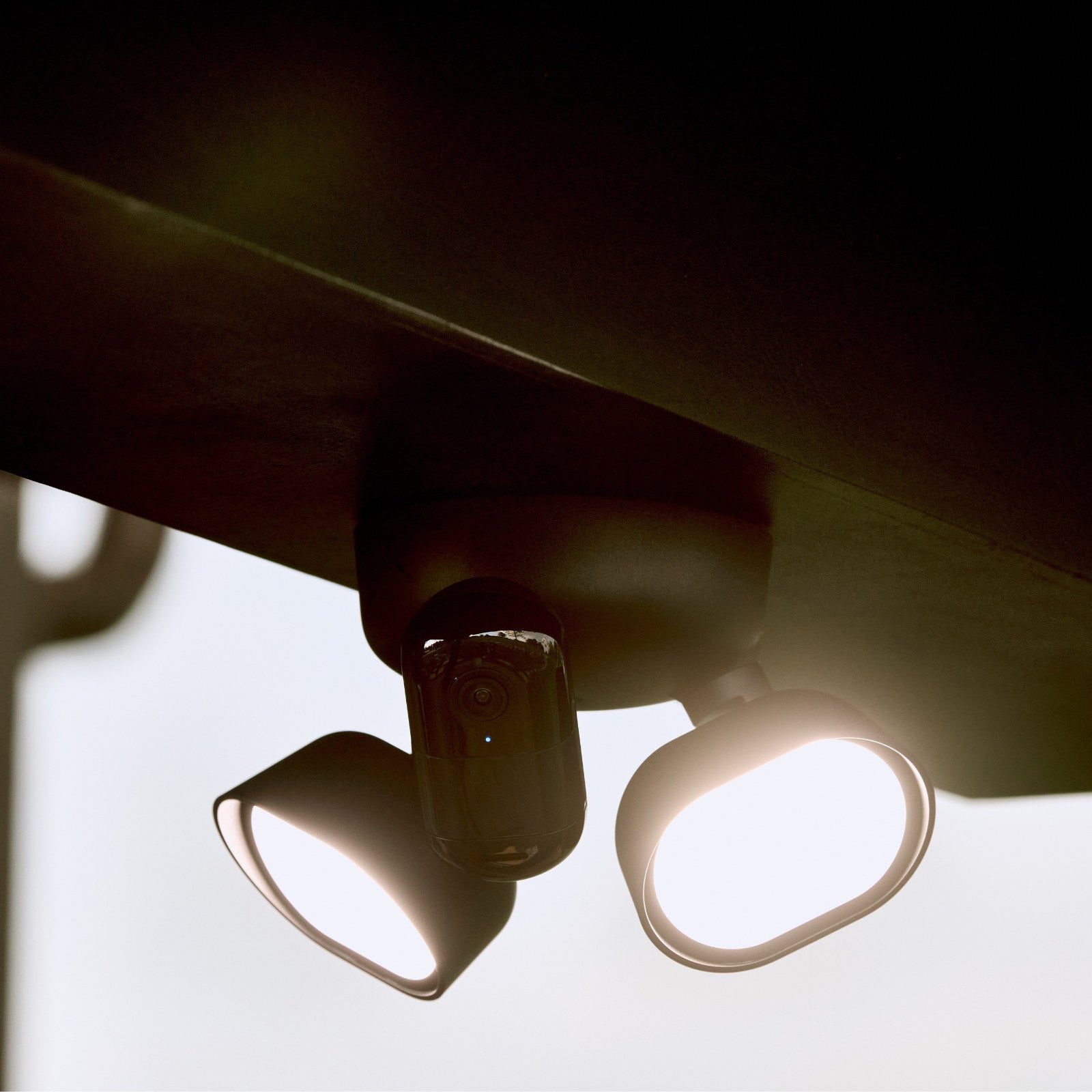 Arlo Wired Floodlight Camera 2K Outdoor Night Vision Hardwired 2-Way Audio FLW2001B-100AUS