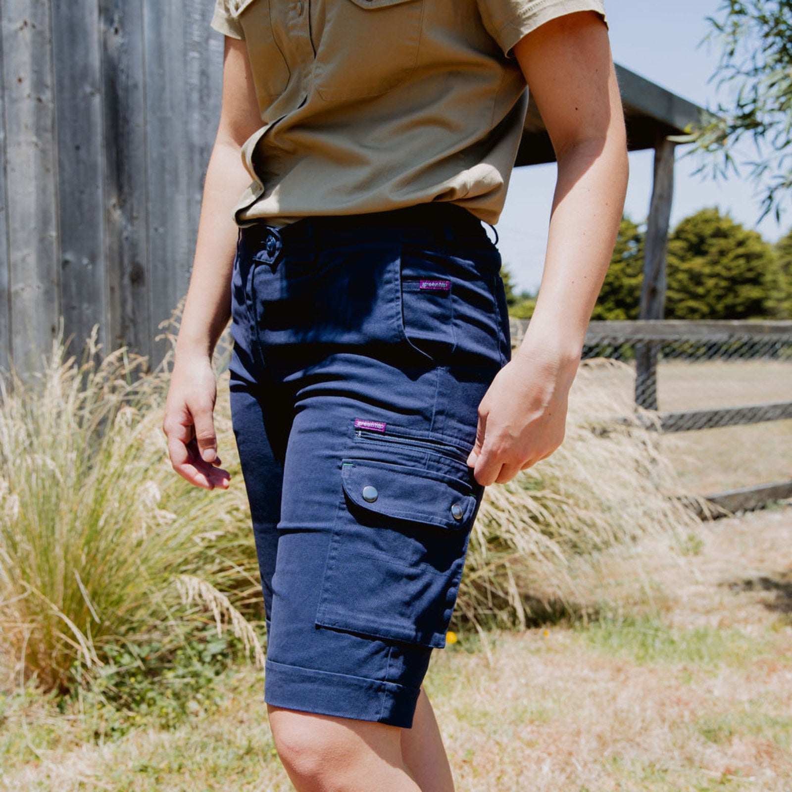 Green Hip Give Cargo Women's Shorts Navy Blue Size 24 Cotton Stretch UPF 50+ Mid-Rise