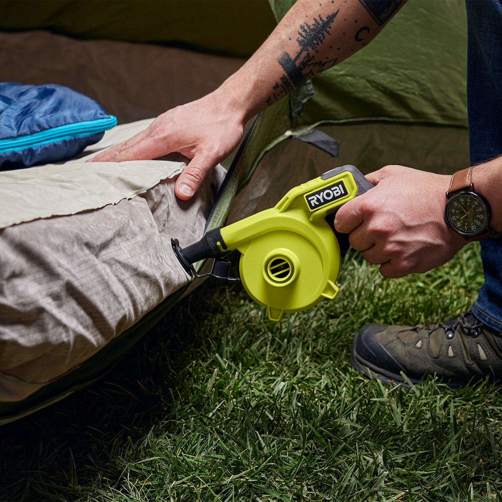 Ryobi USB High Volume Inflator 2Ah Kit RVI4K