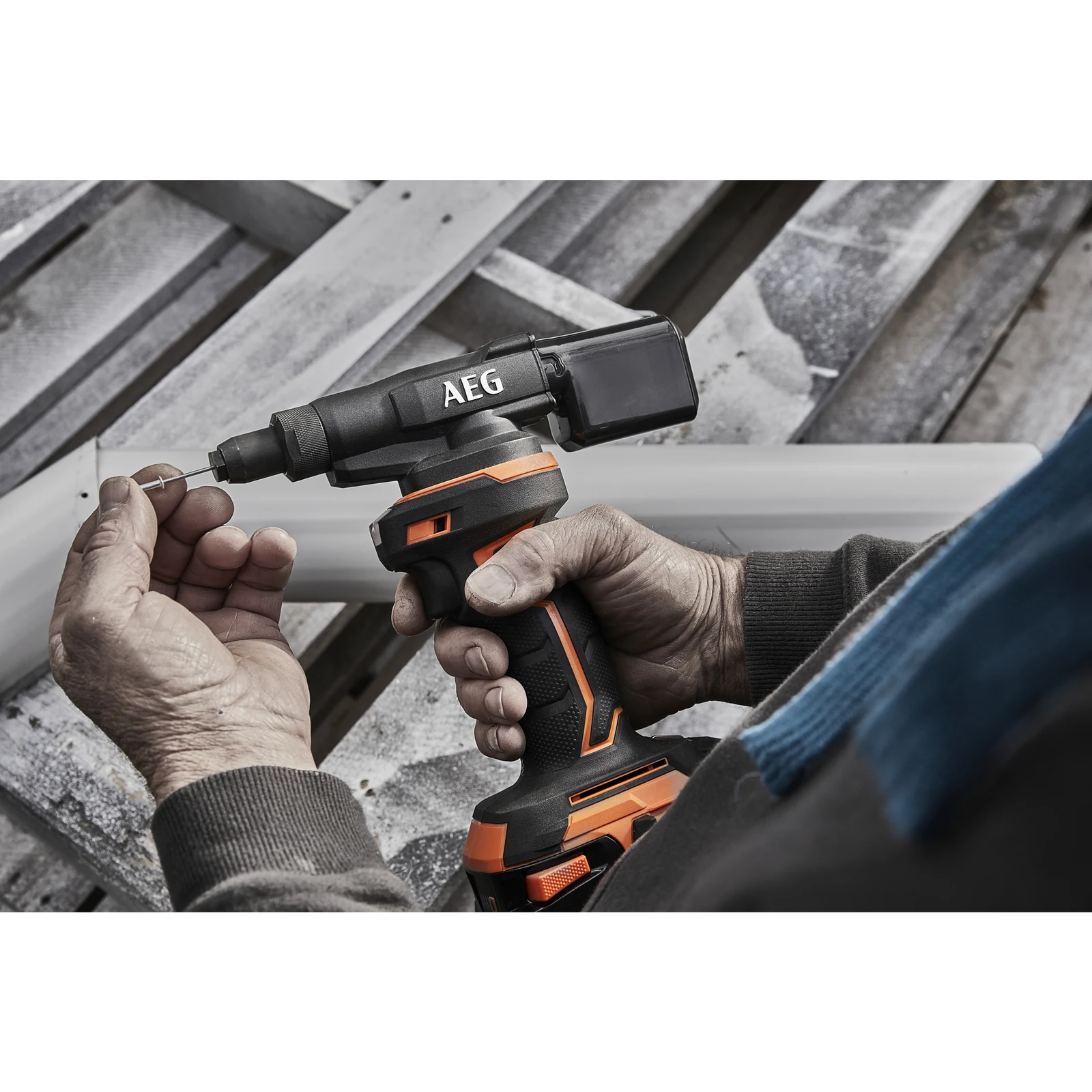 AEG 18V Compact 4.8mm Rivet Gun 5Ah Kit BPN1851