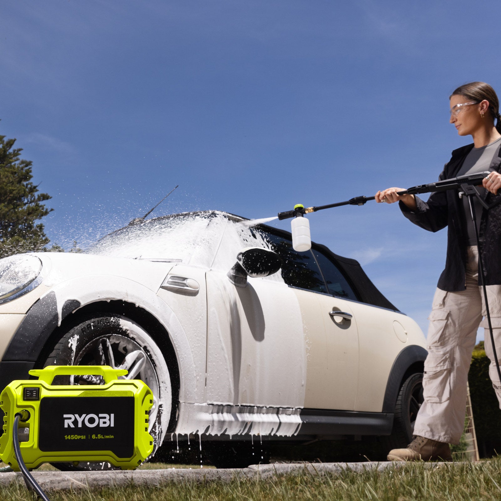 Ryobi Pressure Washer Detergent Bottle 600ml - 1/4" Quick-Connect Soap Applicator