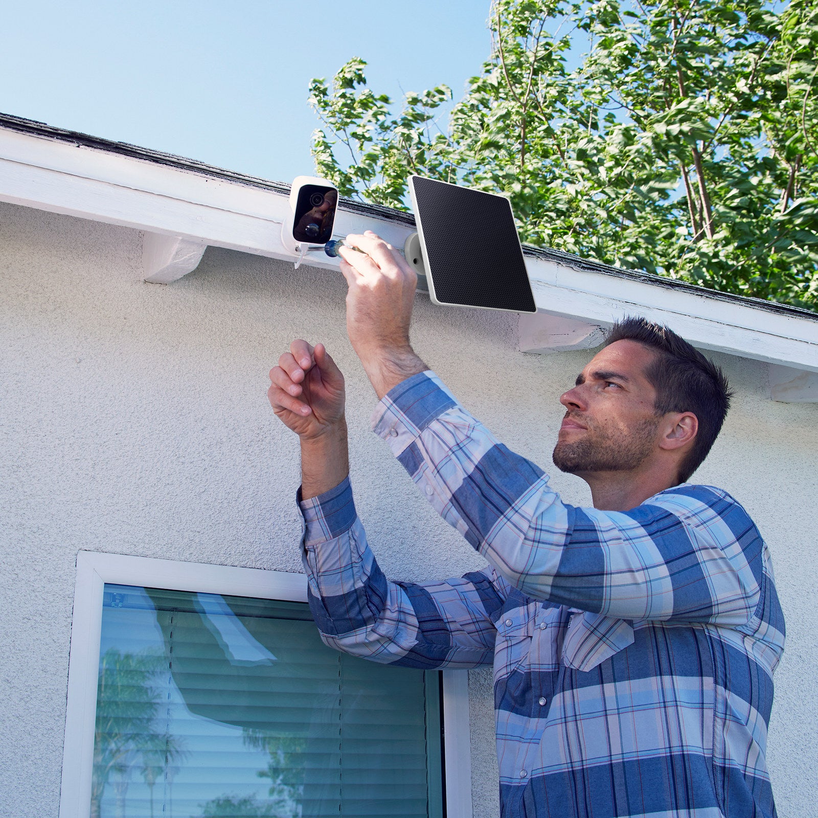 Swann EVO Wireless 2K Security Camera with Solar Panel, 2-Way Talk & Night Vision