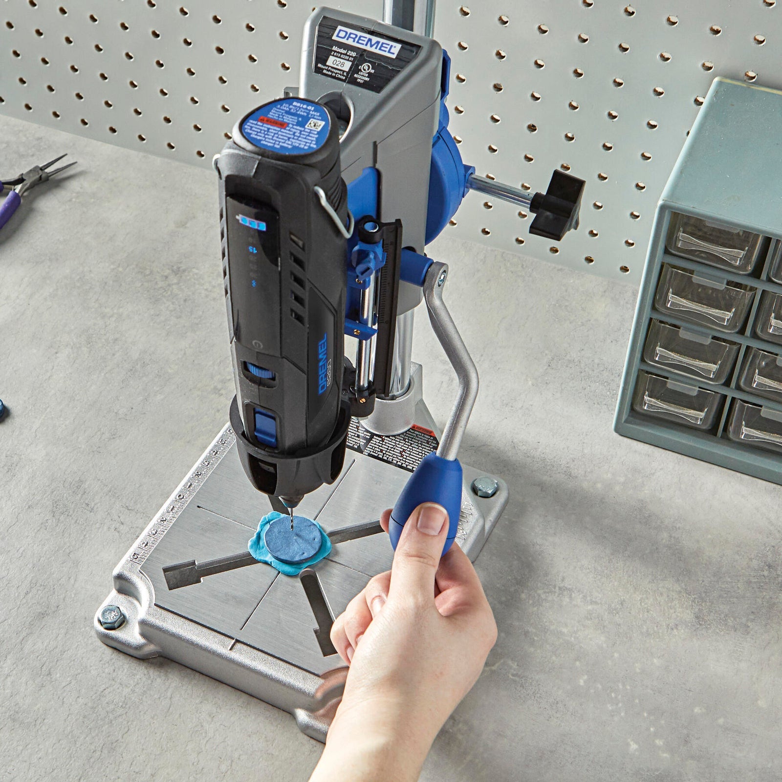 Dremel 3-in-1 Workstation Attachment Drill Press 220, Grey and Blue