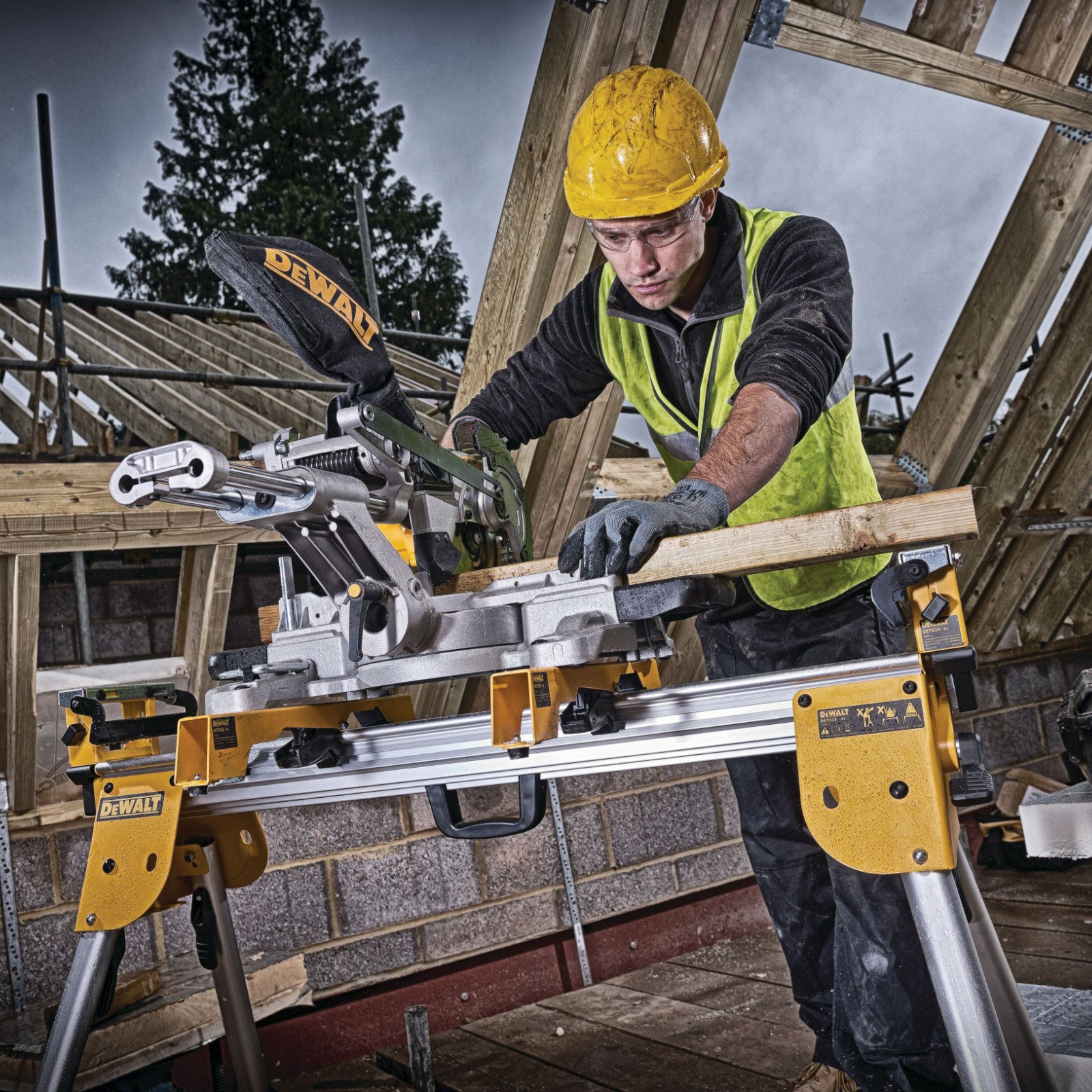 DeWALT 18V XR 184mm Cordless Sliding Mitre Saw - Skin Only DCS365N-XE
